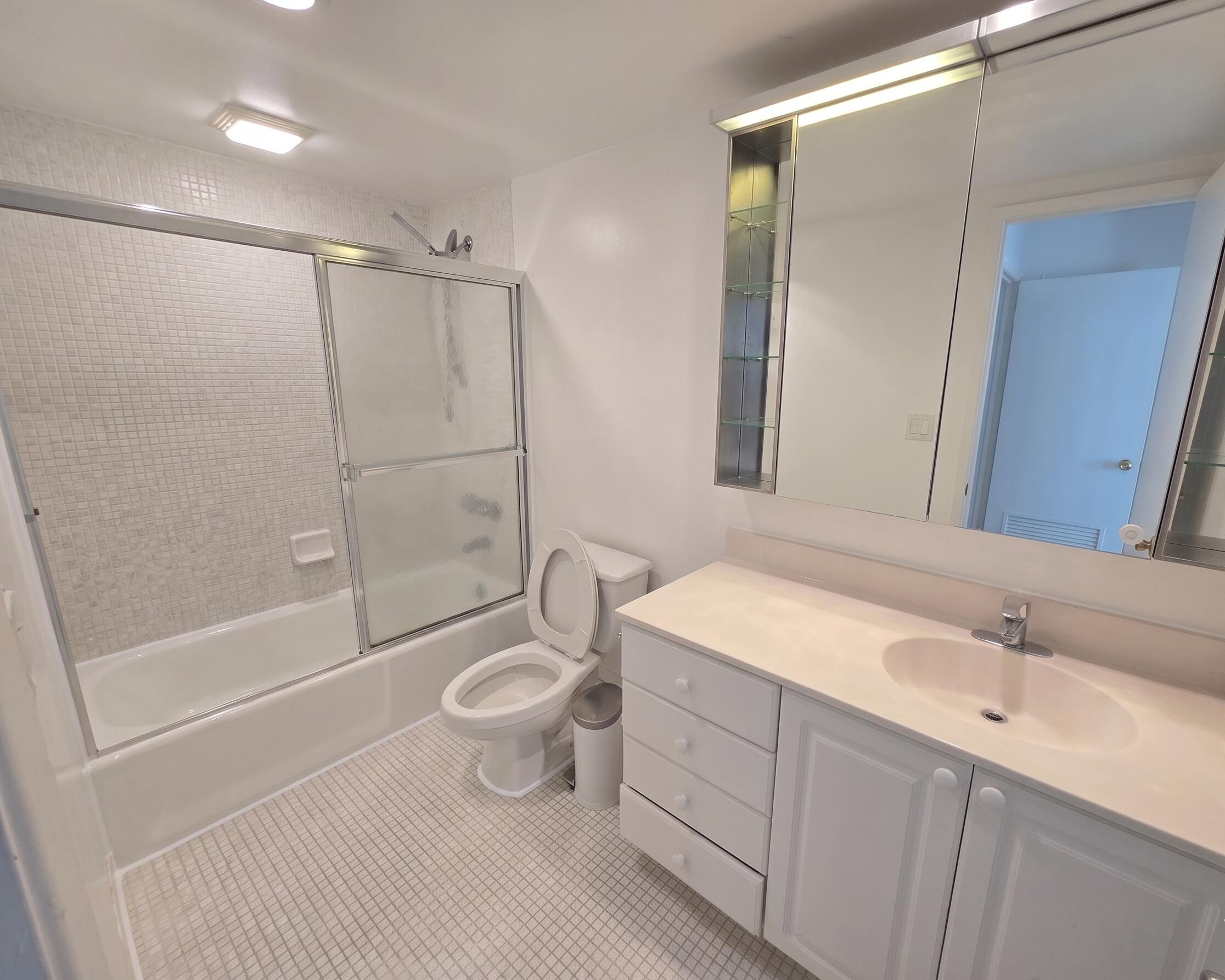 19390 Collins Avenue 1622 Property Photo 4
