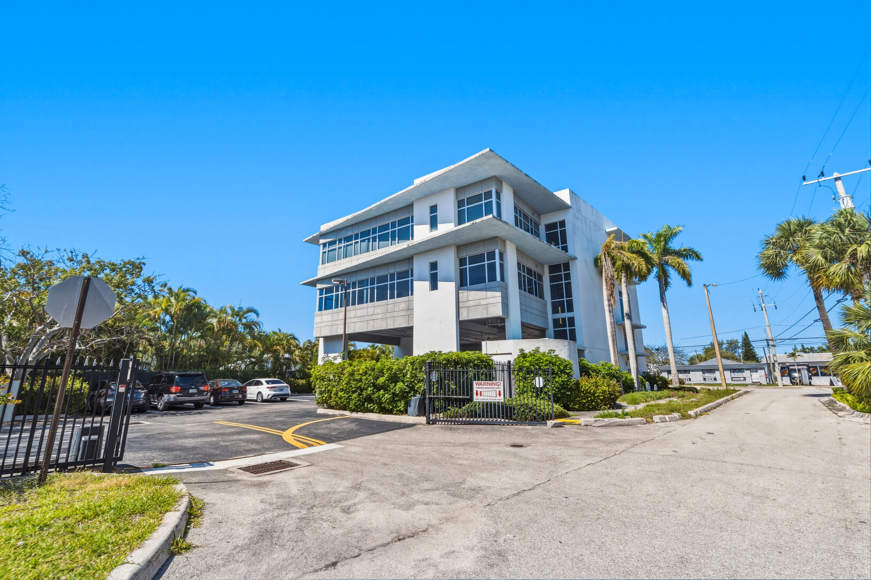 3330 N Federal Highway Property Photo 3