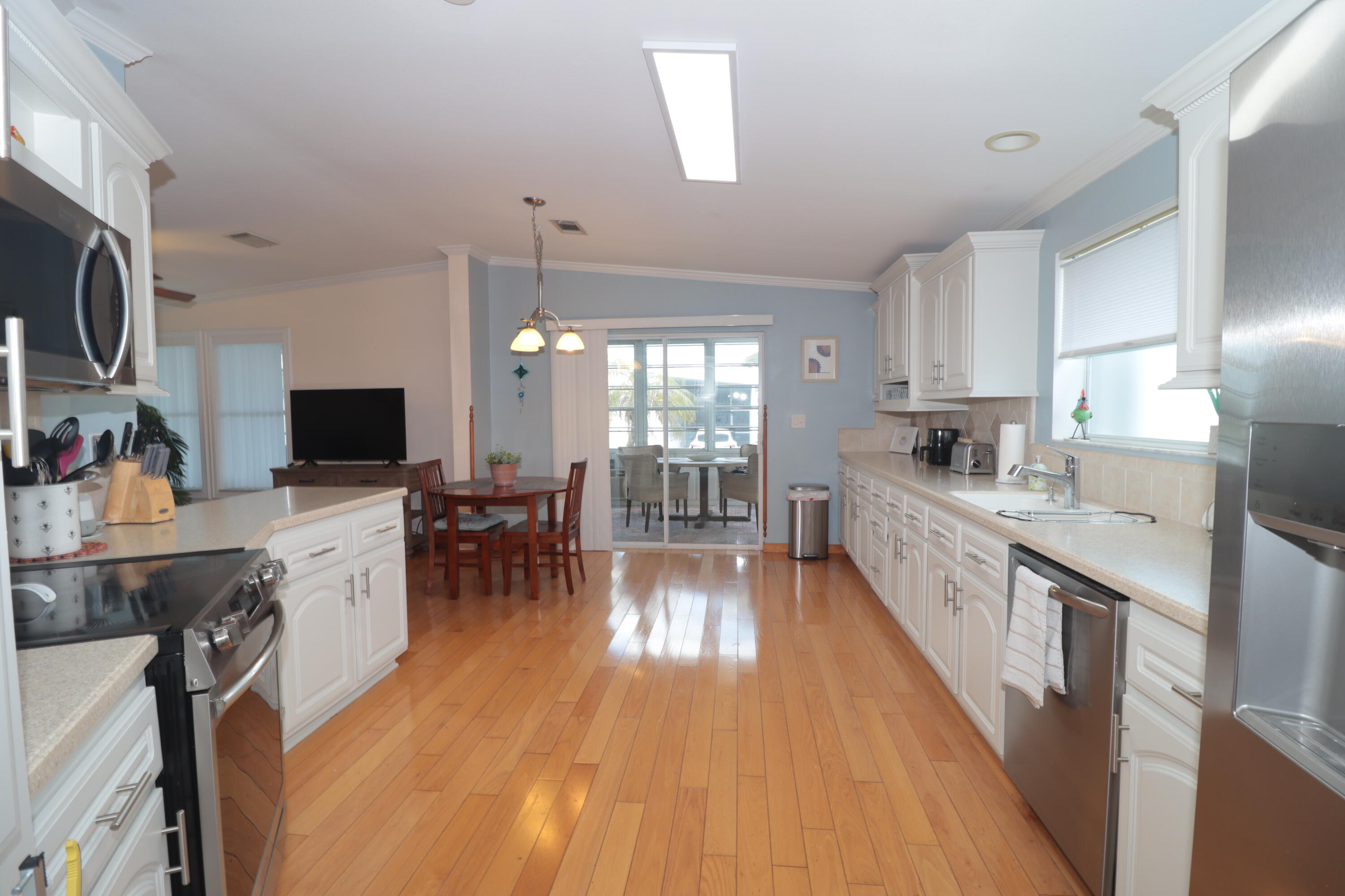 9002 Fomento Bay Property Photo 6