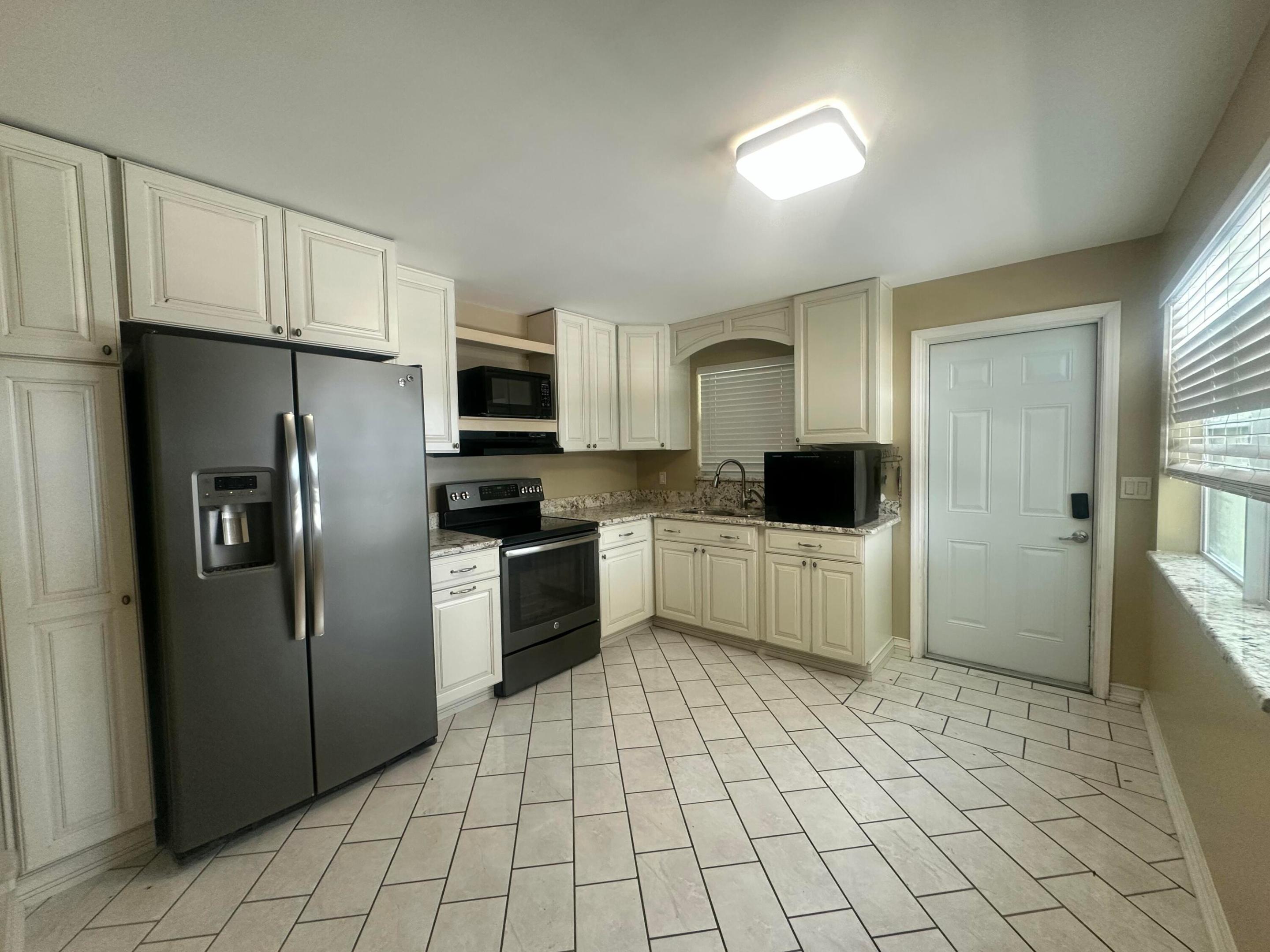 1005 Nw 5th Street Property Photo 4