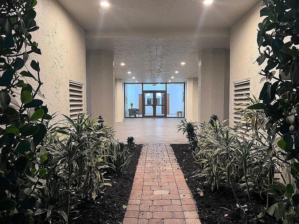 6463 La Costa Drive 105 Property Photo 39