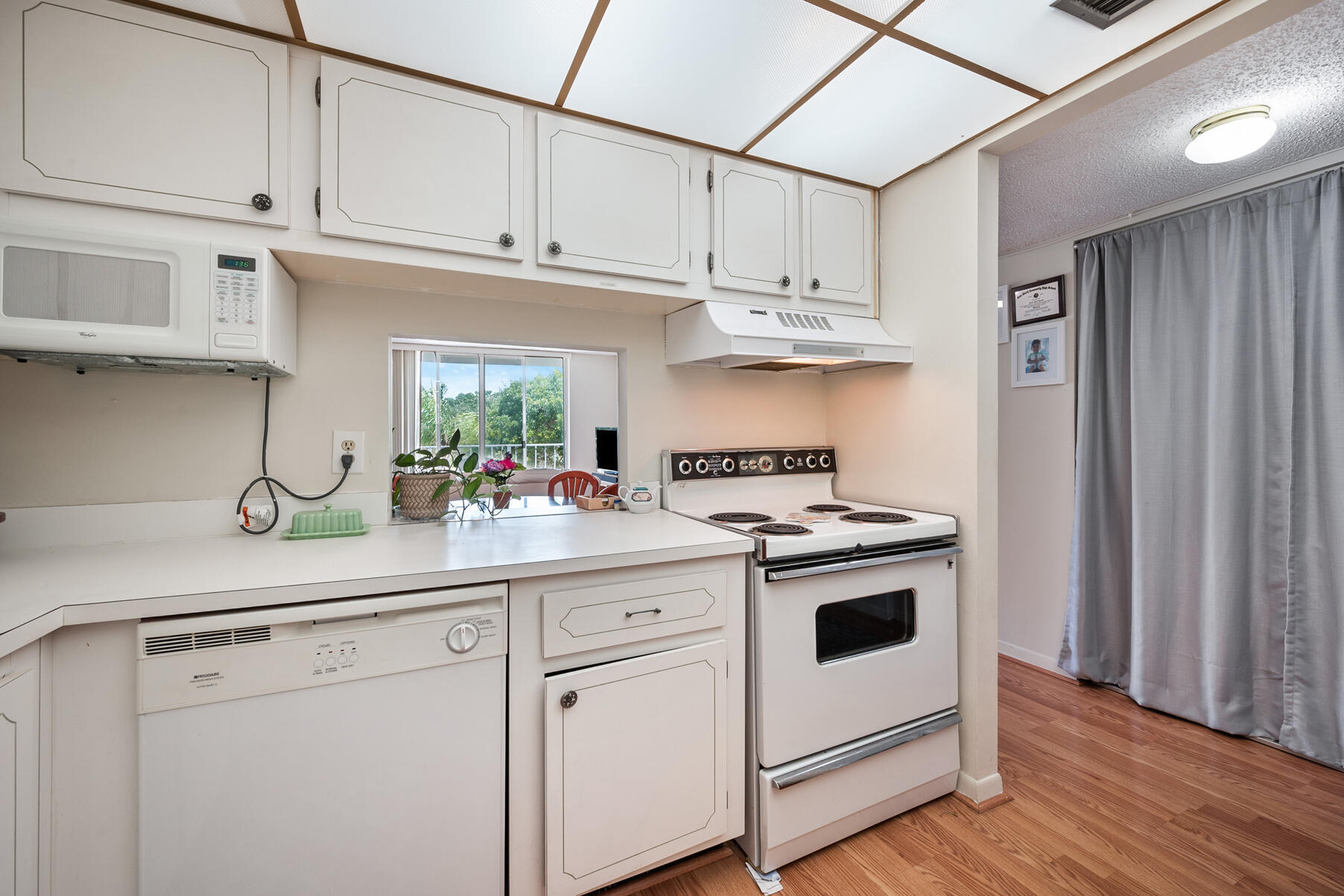 500 Executive Center Drive 3k Property Photo 14