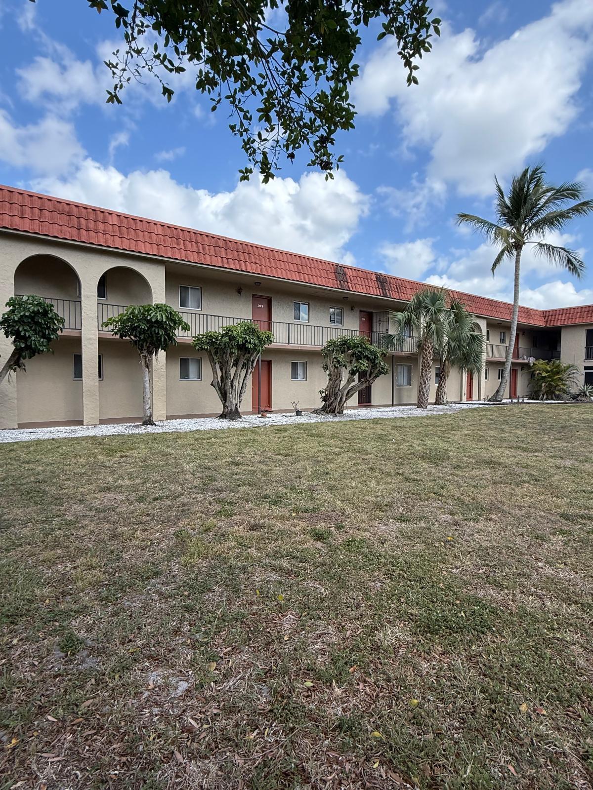 6074 Forest Hill Boulevard 208 Property Photo 2