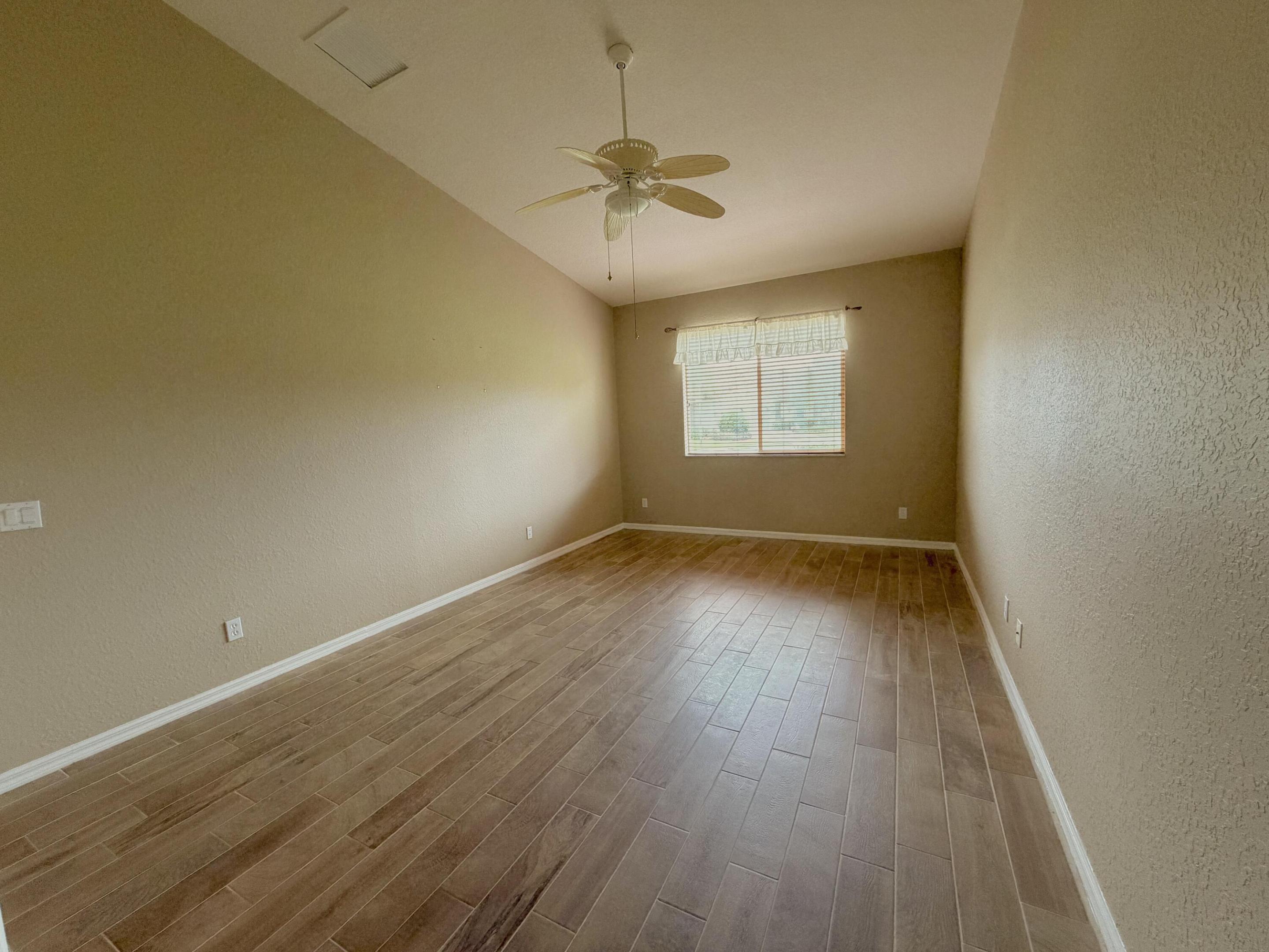 6510 Oxford Circle 101 Property Photo 11
