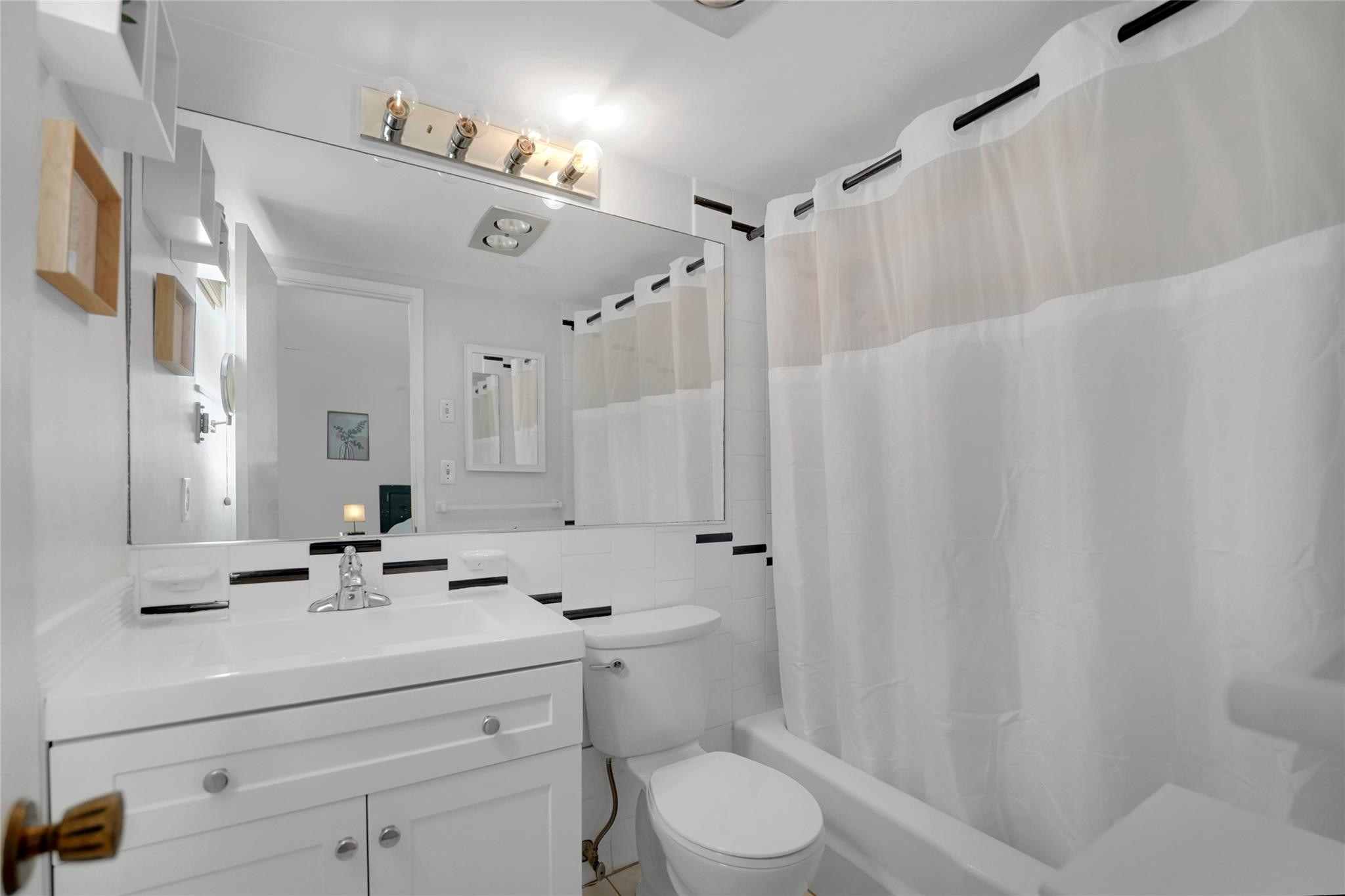 257 S Cypress Road 401 Property Photo 5
