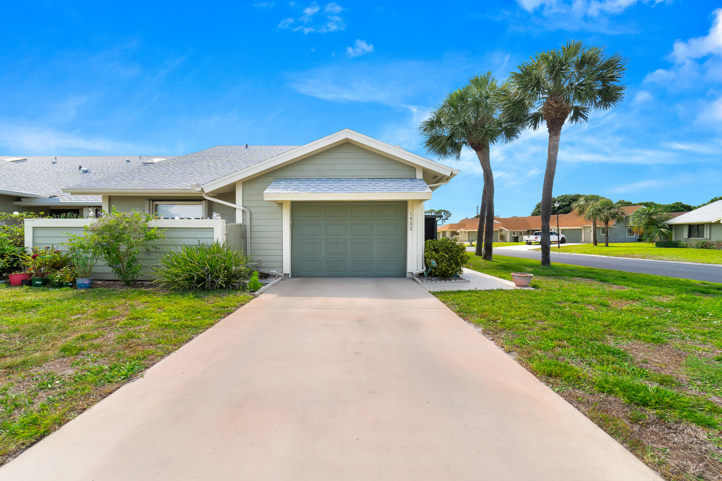 1533 SE Crayrich Court