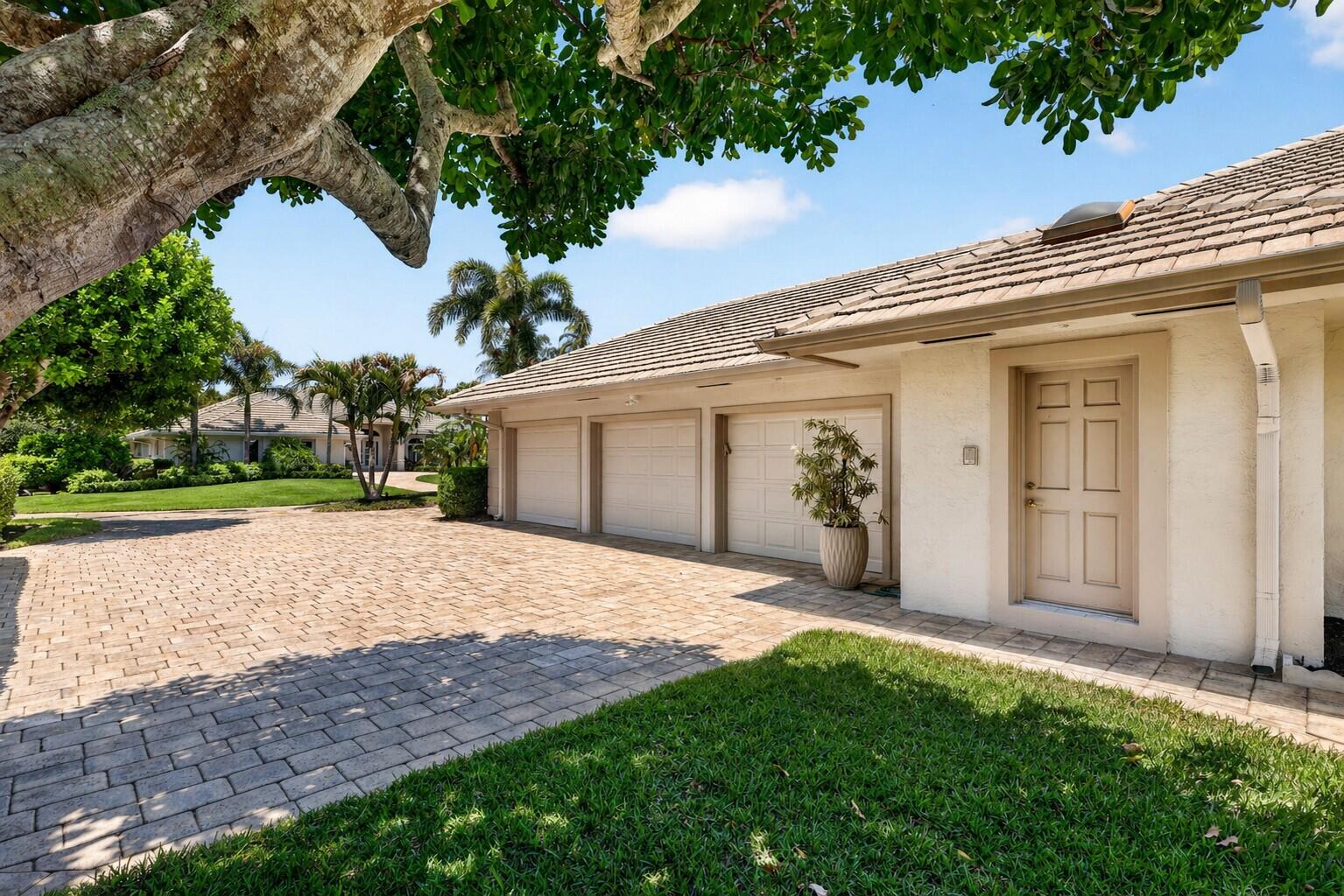 6711 Se Barrington Drive Property Photo 8