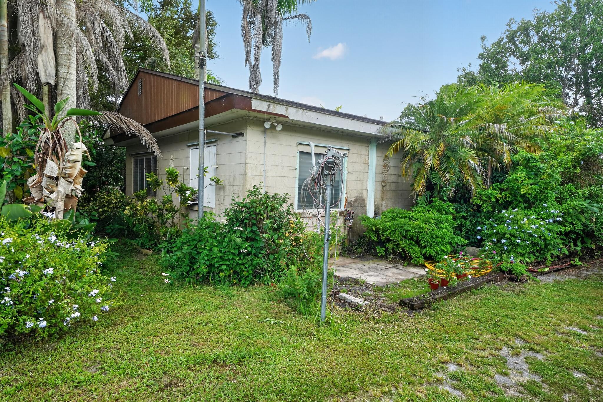 9290 Orange Avenue Property Photo 5