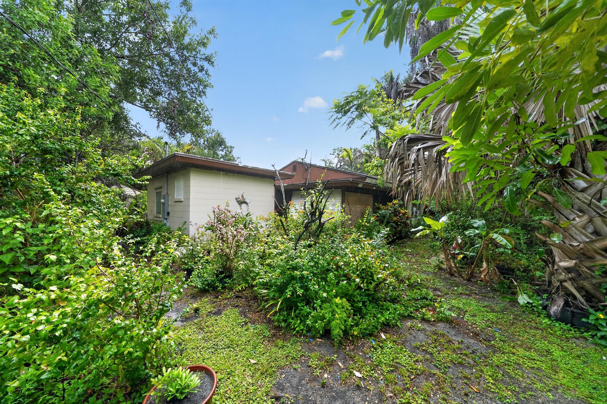 9290 Orange Avenue Property Photo 6