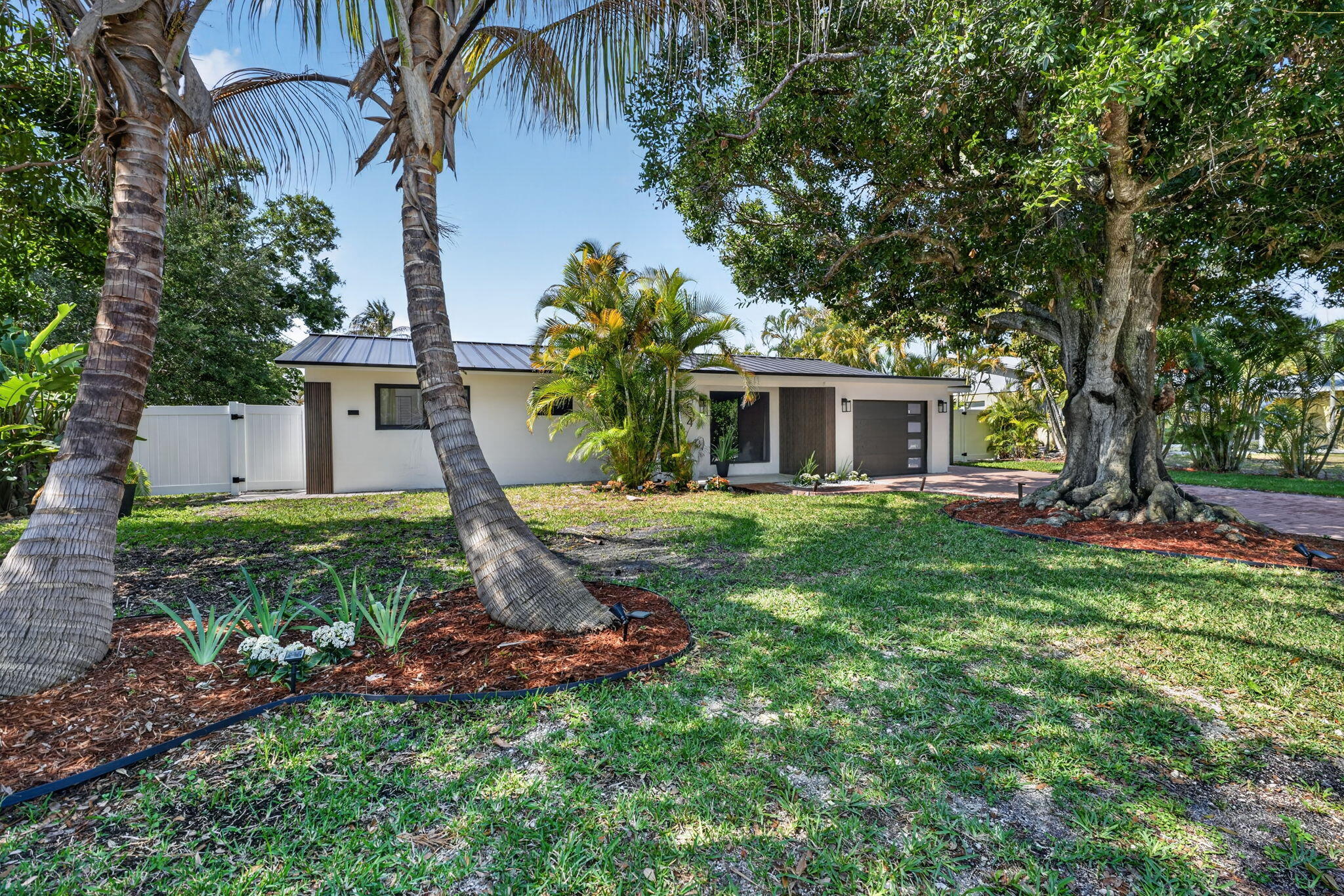 454 Dover Road Property Photo 2