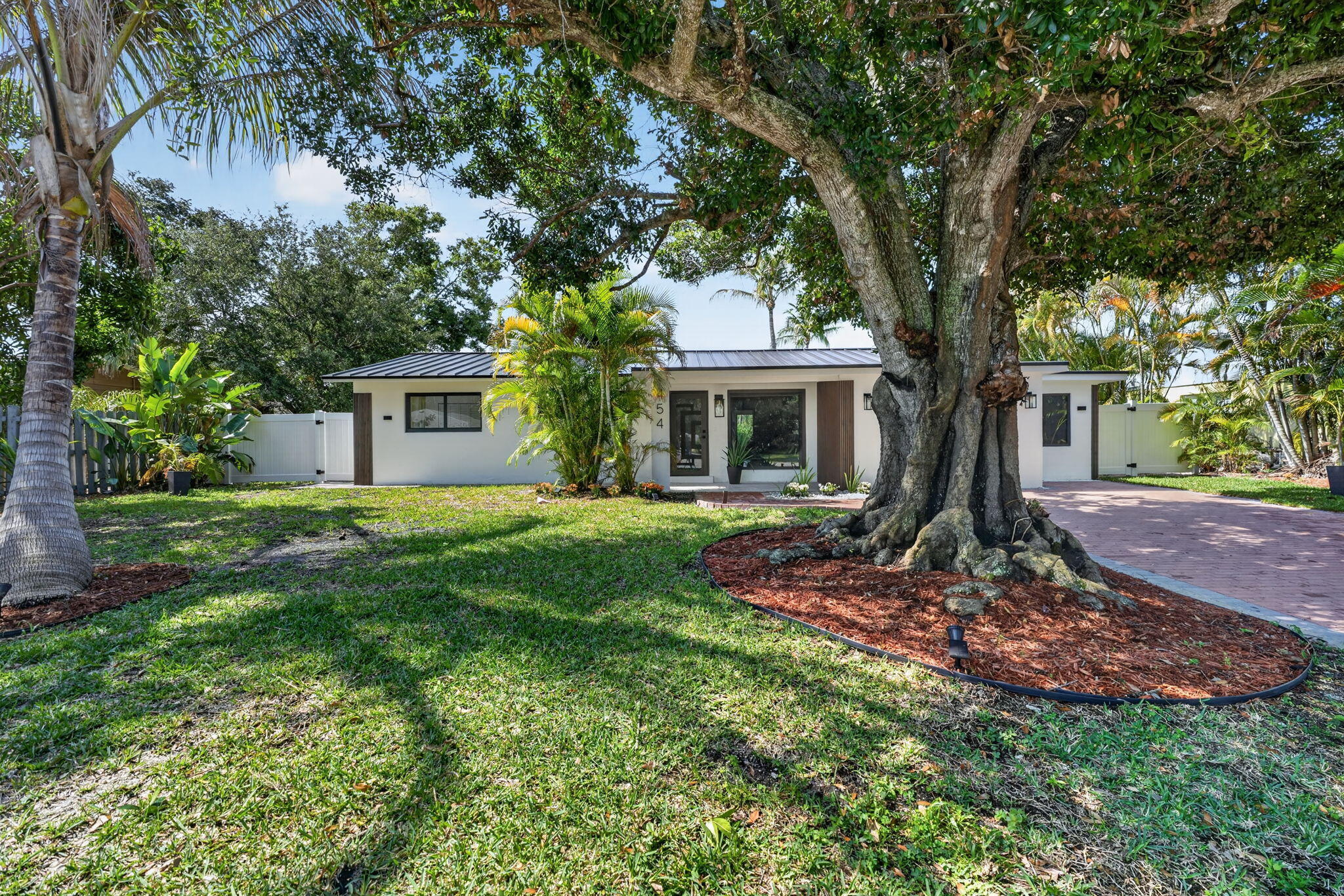 454 Dover Road Property Photo 3