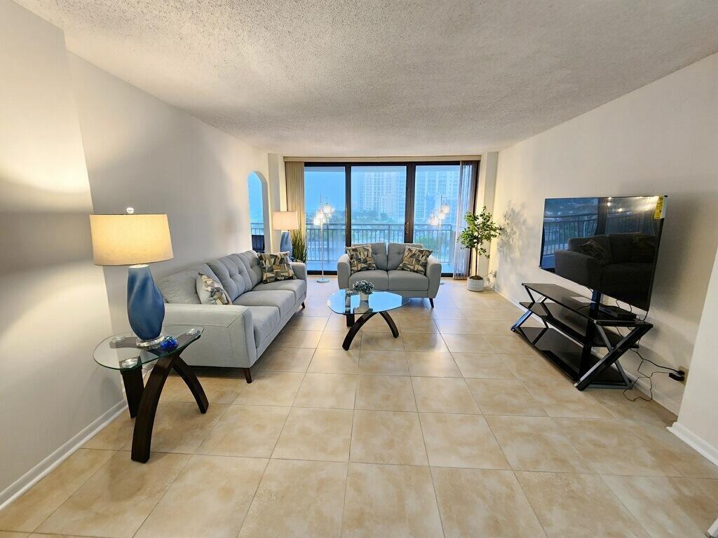 3400 N Ocean Drive 703 Property Photo 3