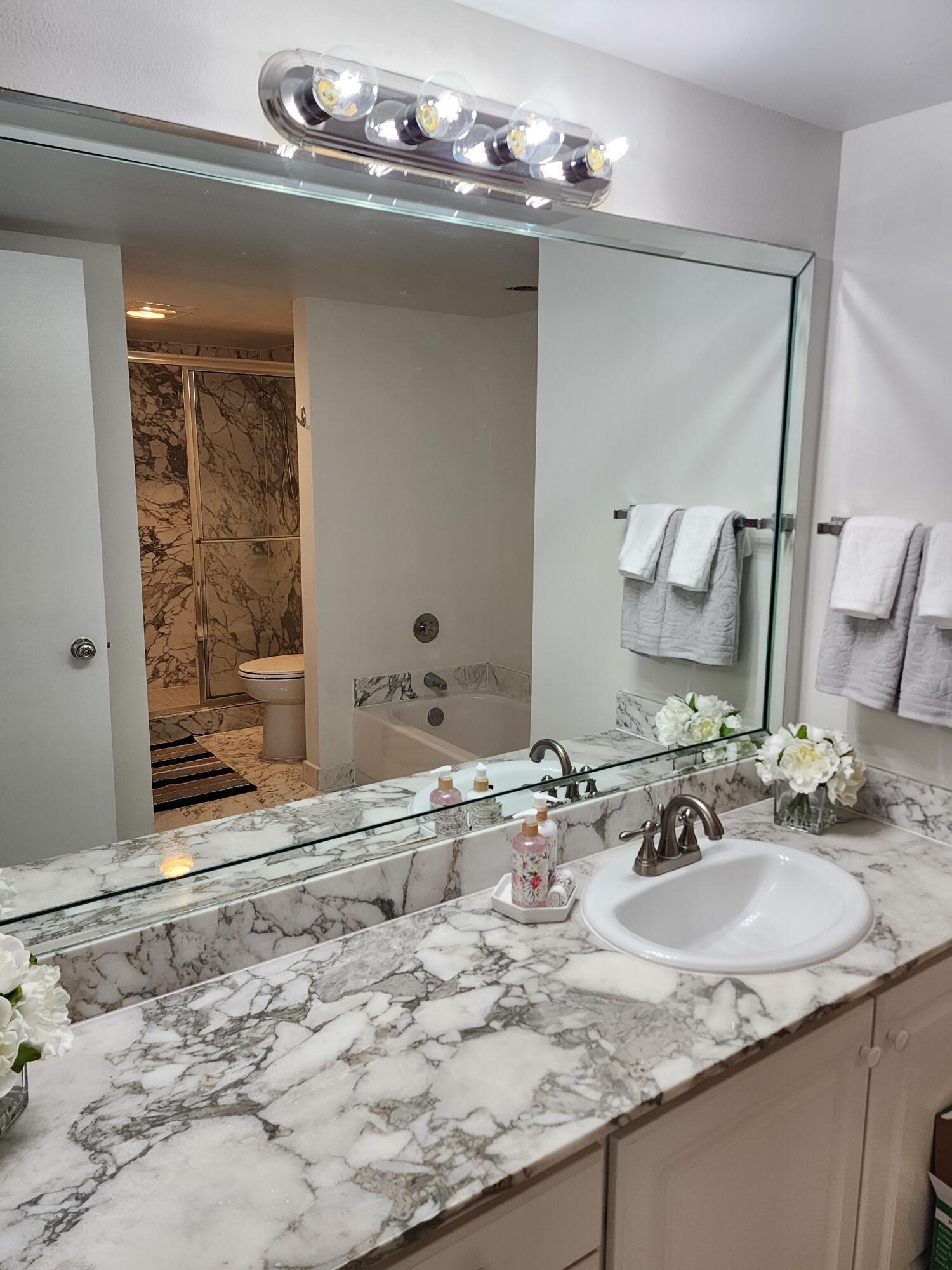 3400 N Ocean Drive 703 Property Photo 11