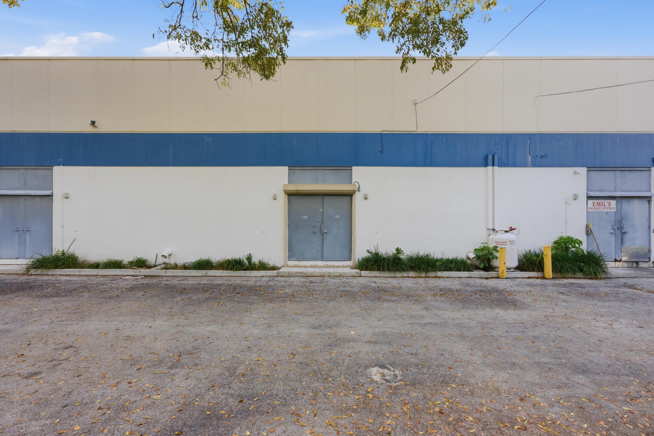 120 N Federal Highway 120 Property Photo 21