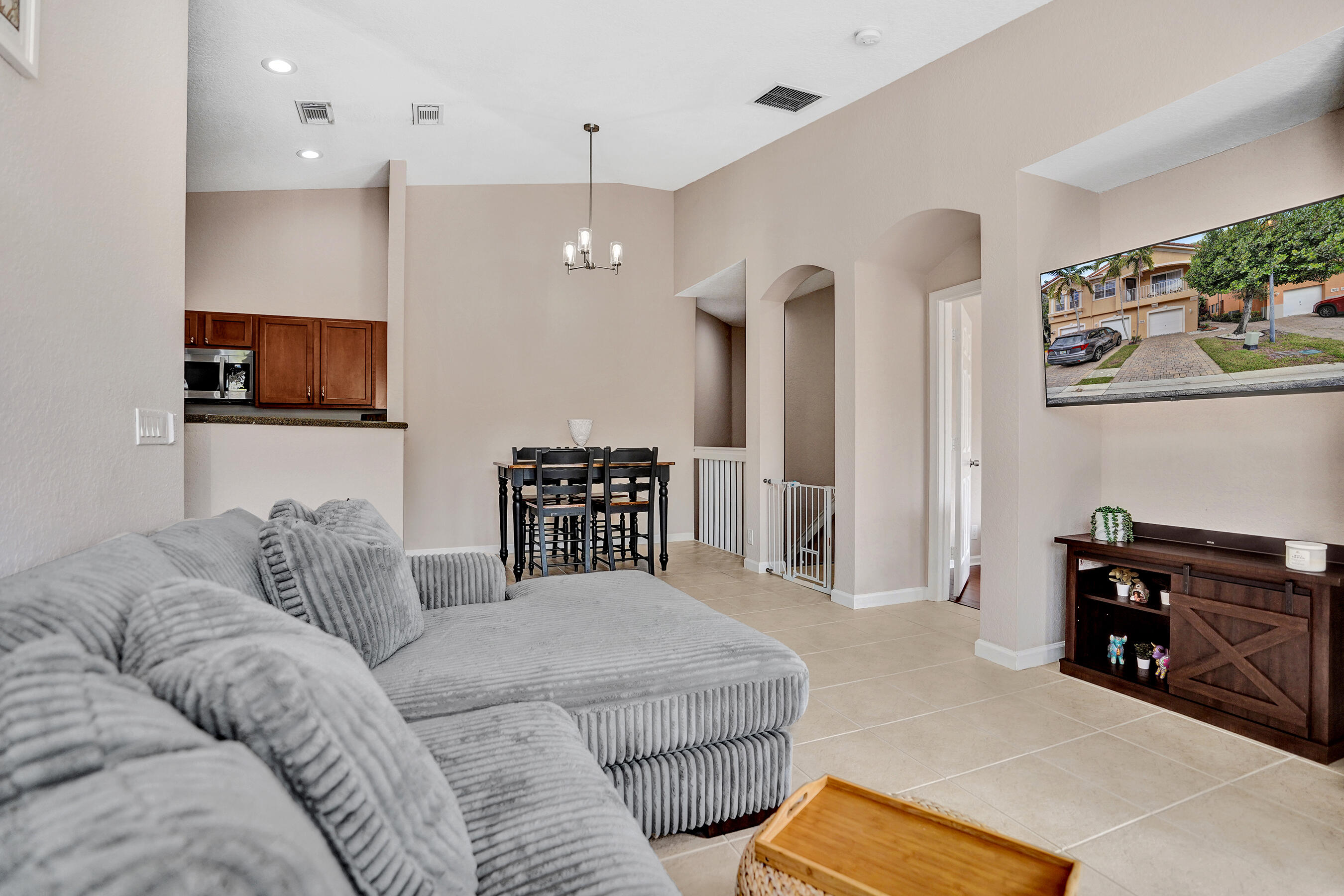 1825 Sonrisa Street 1825 Property Photo 6