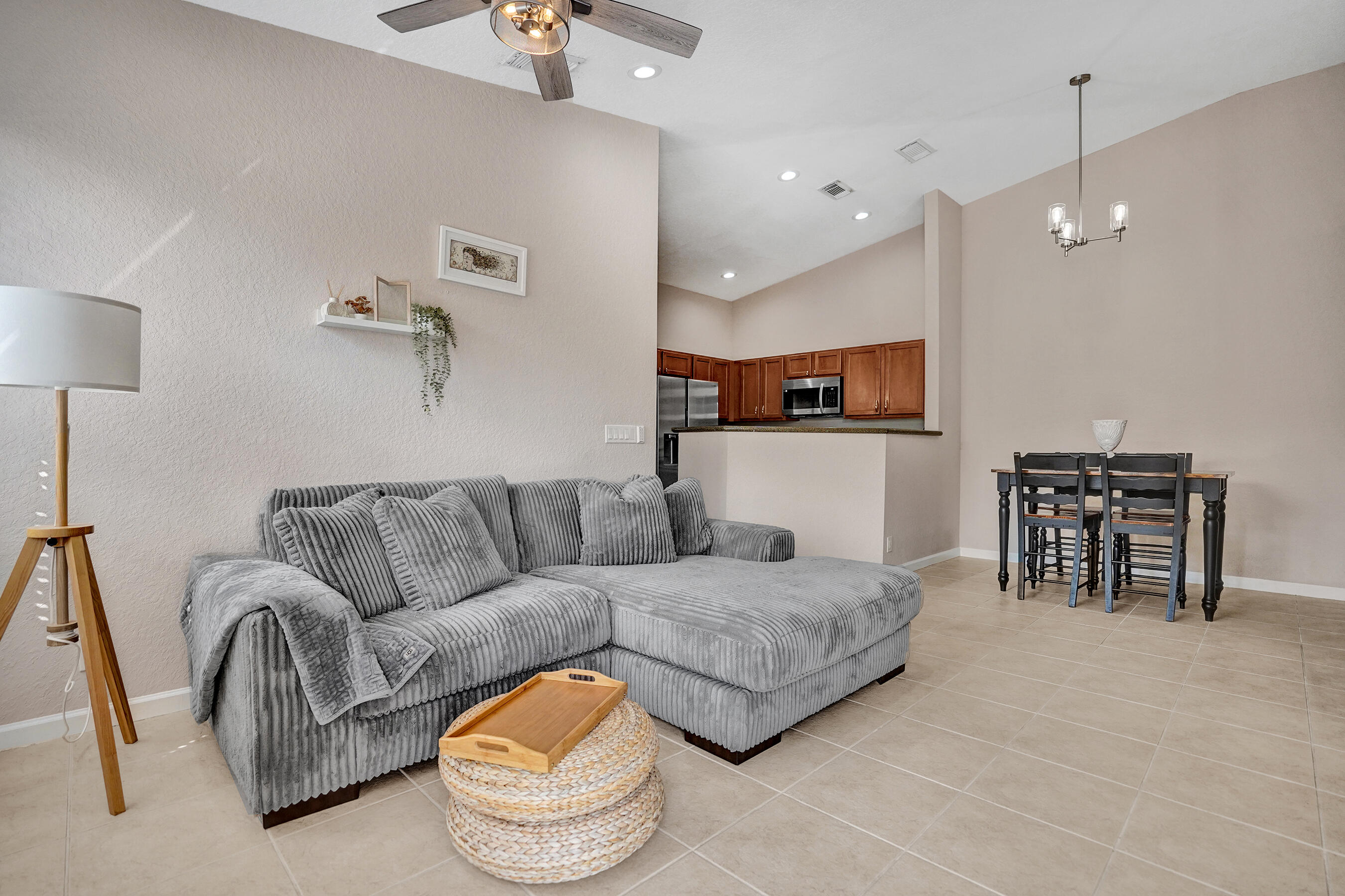 1825 Sonrisa Street 1825 Property Photo 7