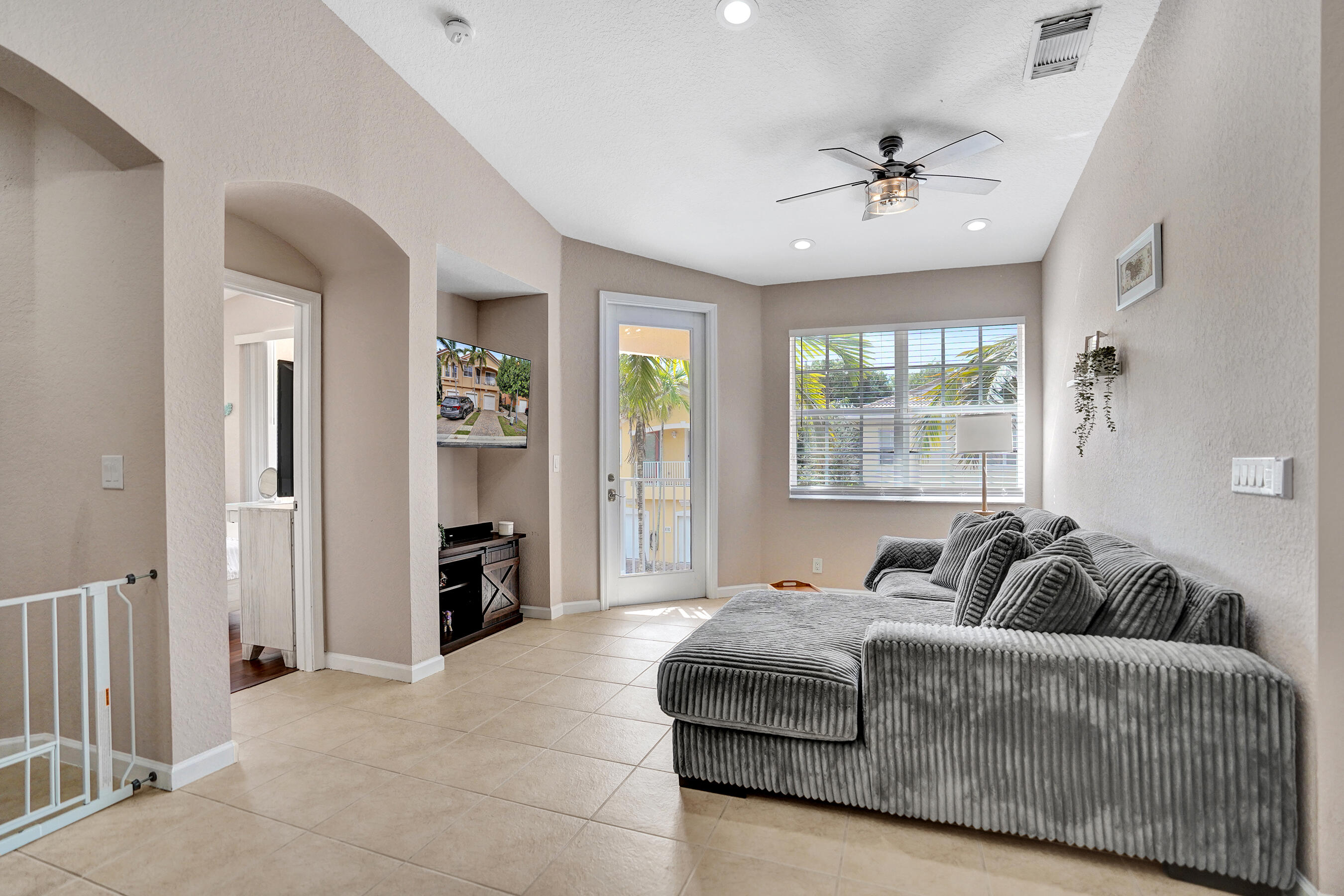 1825 Sonrisa Street 1825 Property Photo 8