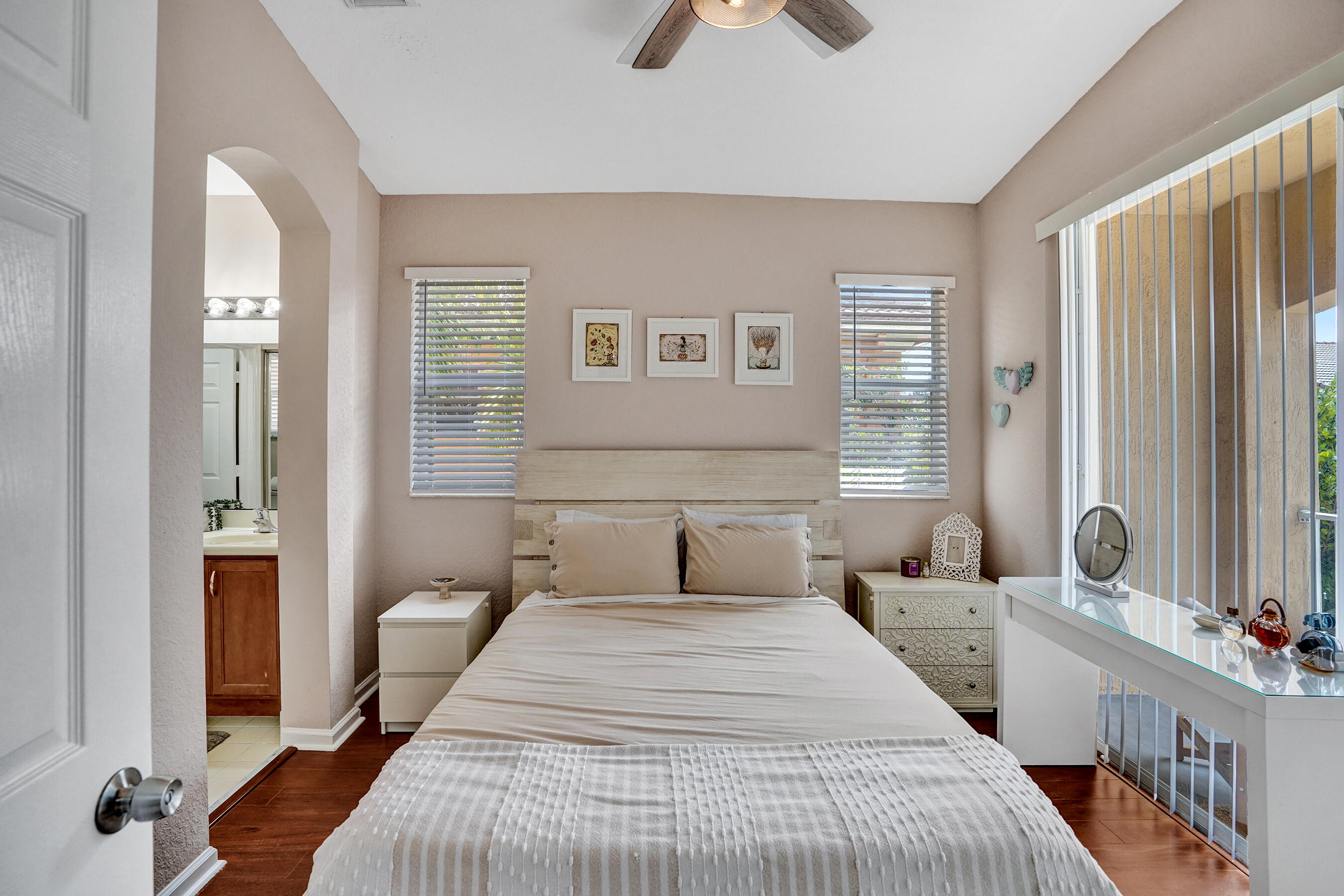 1825 Sonrisa Street 1825 Property Photo 9
