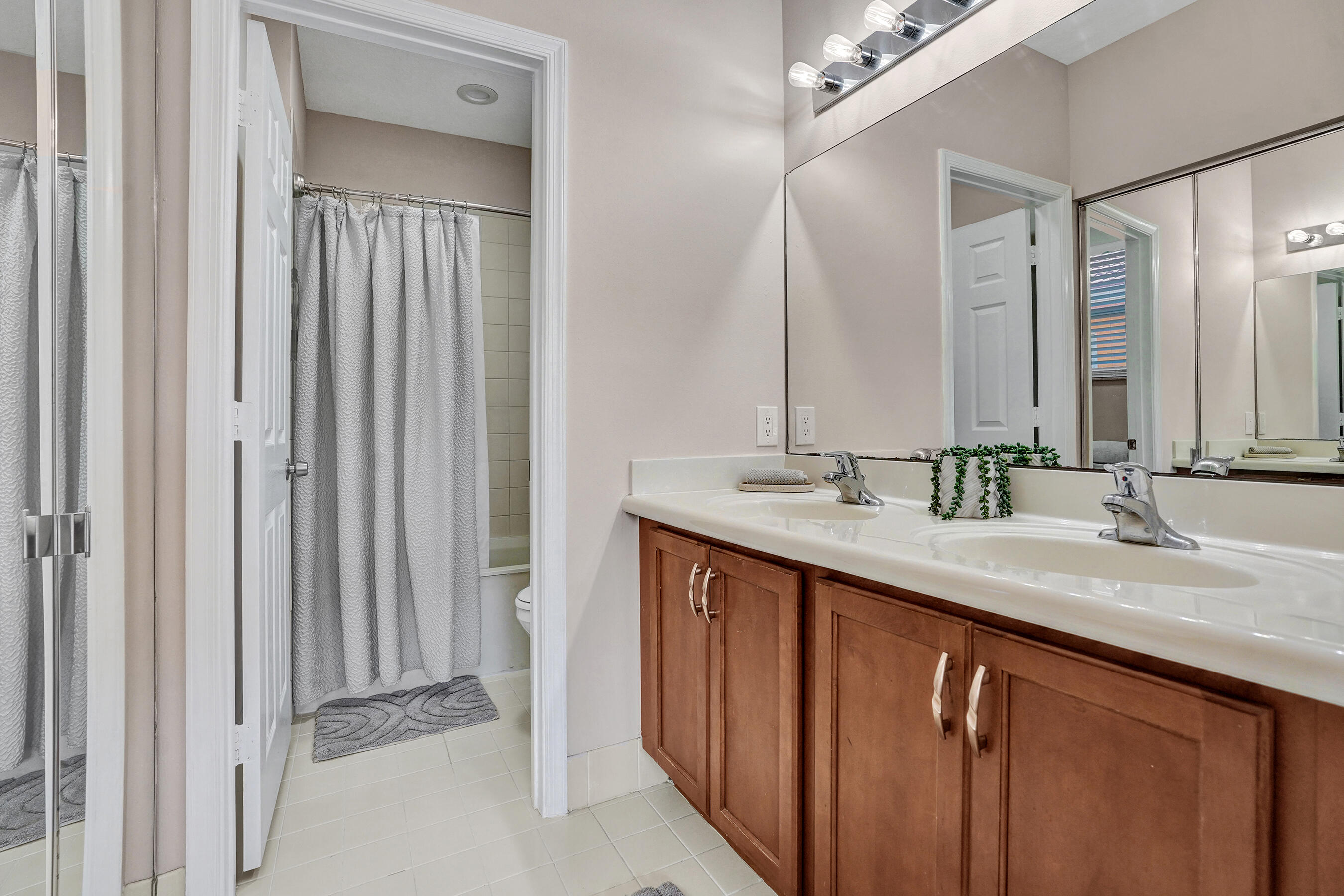 1825 Sonrisa Street 1825 Property Photo 11