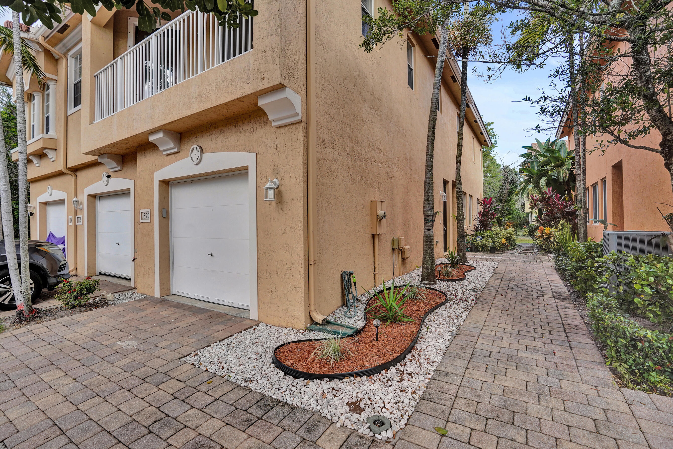 1825 Sonrisa Street 1825 Property Photo 23