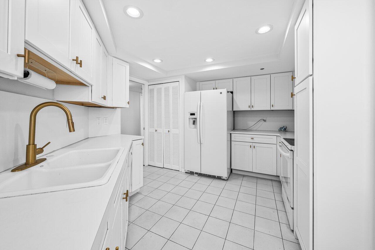 3560 S Ocean Boulevard 809 Property Photo 10