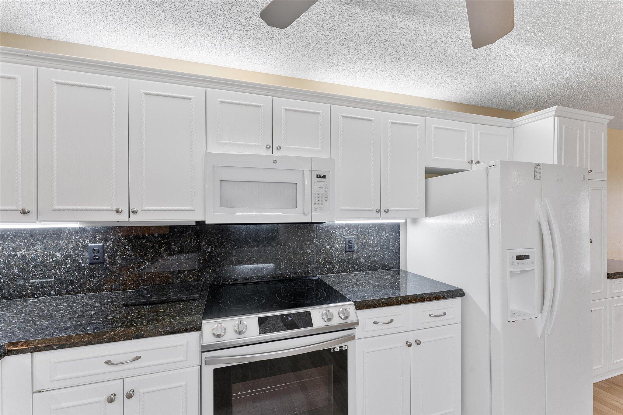 7618 Granville Drive 110-e Property Photo 8