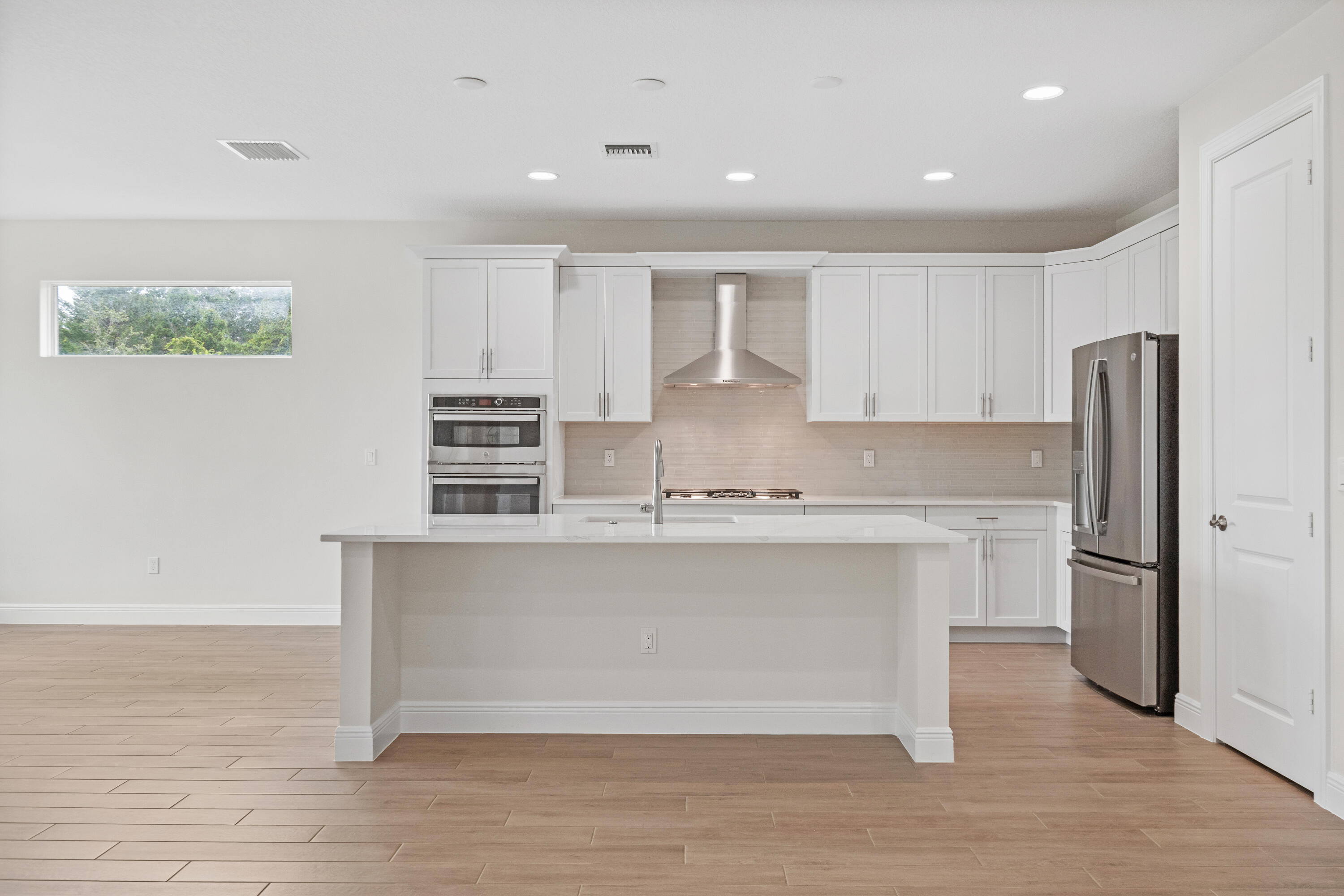 4018 Tower Pointe Way Property Photo 5