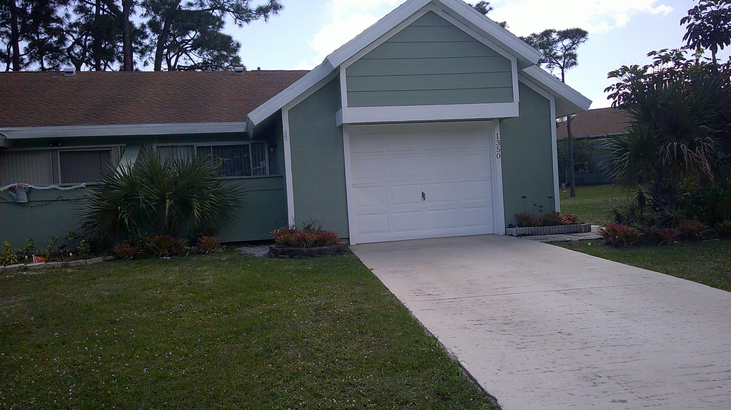 1350 Se La Haven Court Property Photo 2