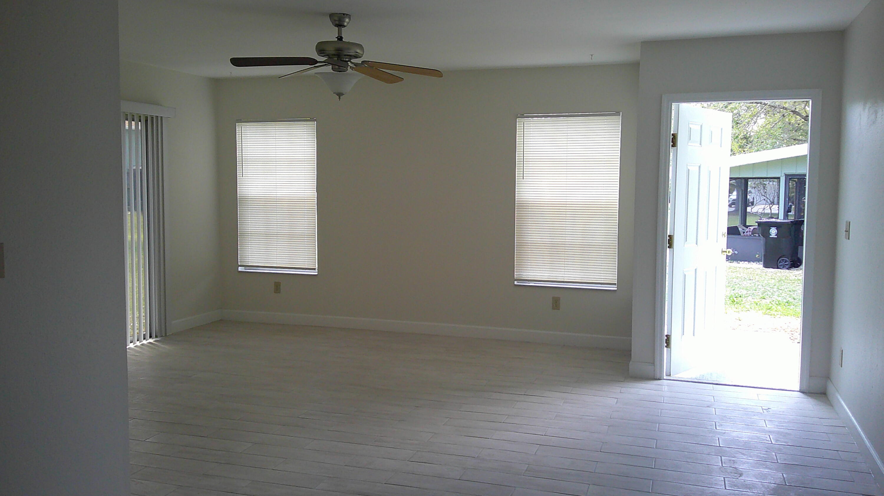1350 Se La Haven Court Property Photo 3