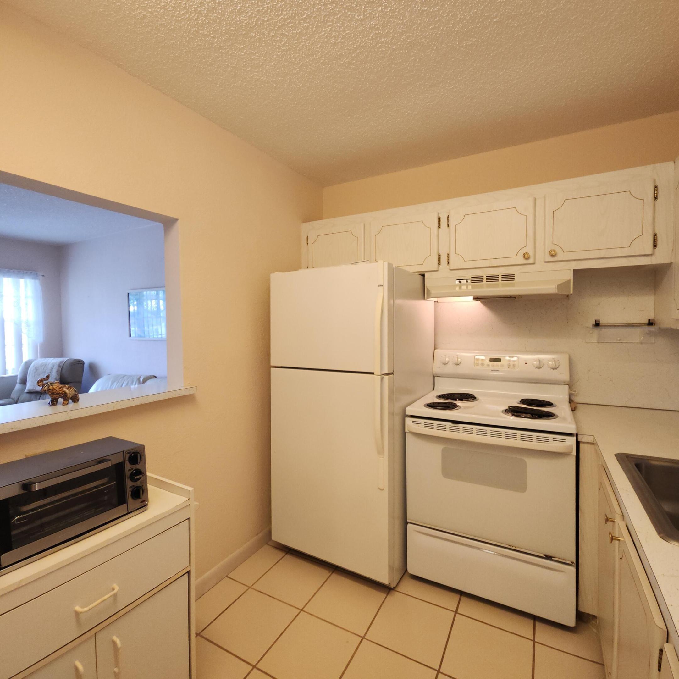 164 Sheffield G Property Photo 7