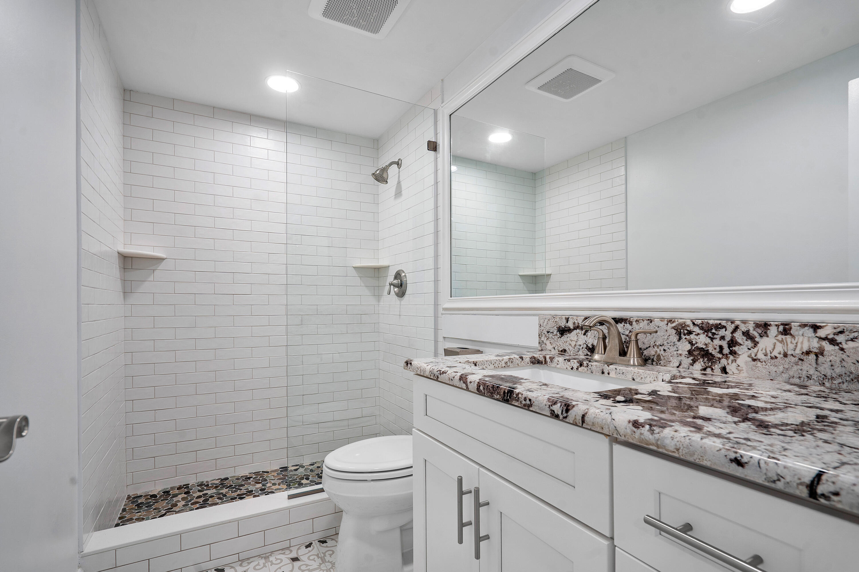200 Waterway Road 204 Property Photo 12