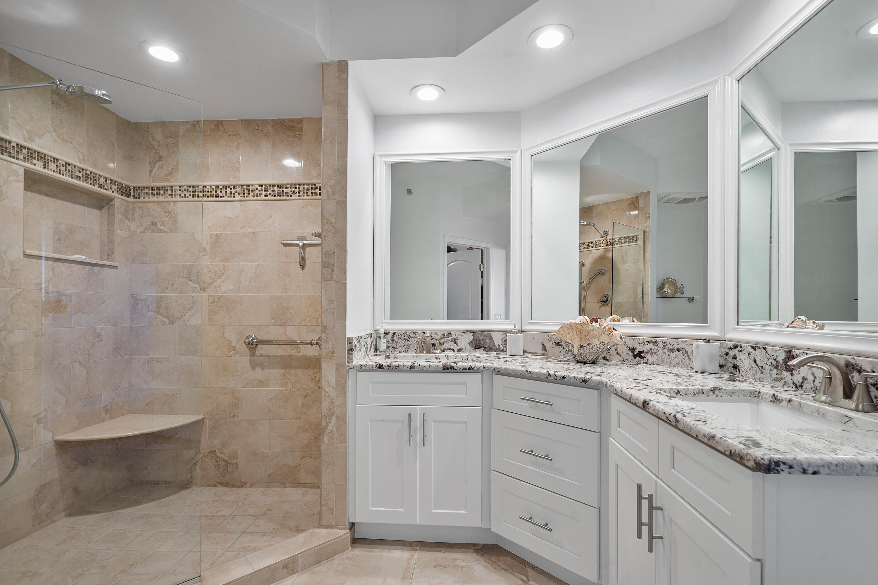 200 Waterway Road 204 Property Photo 17
