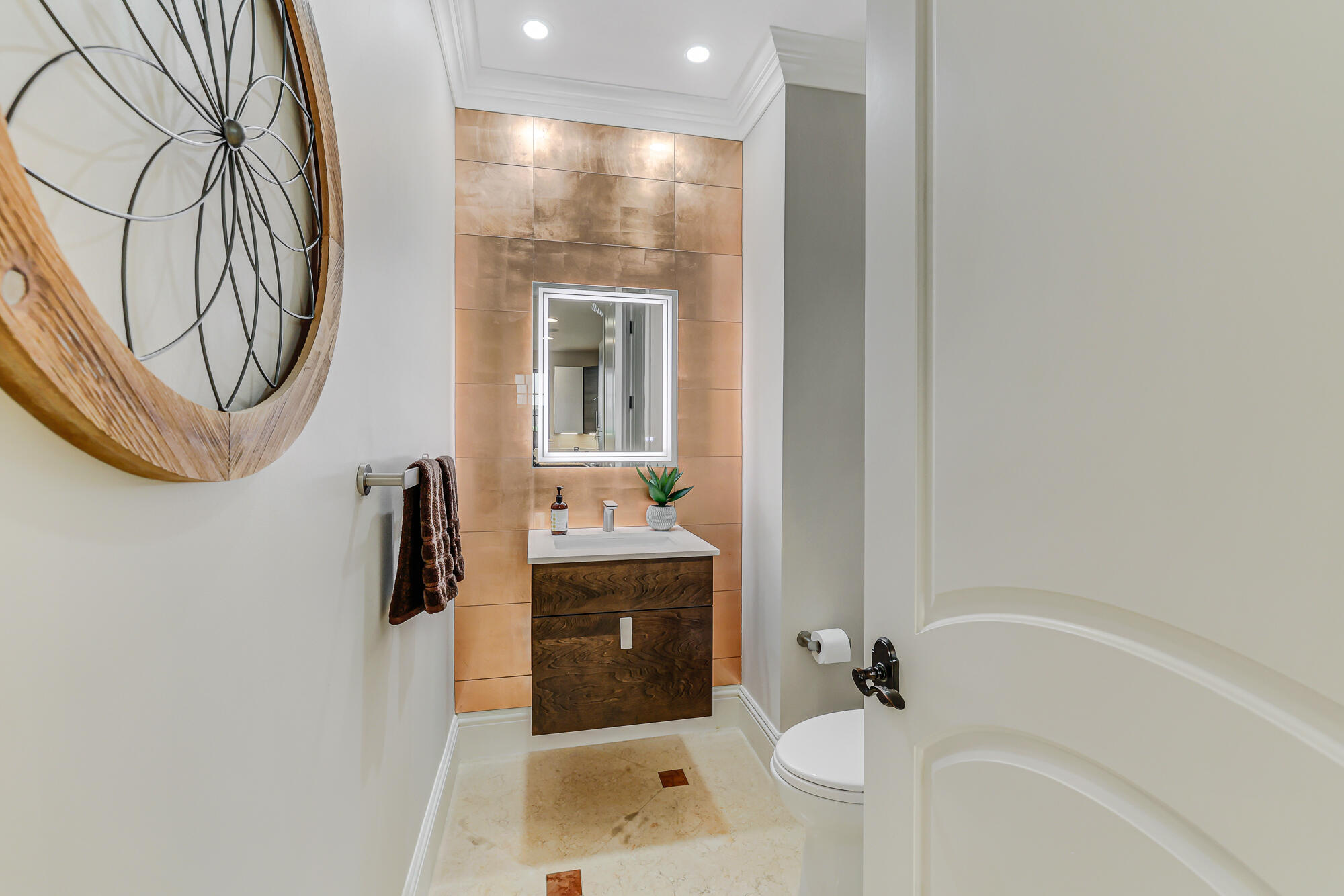 170 Isle Of Venice Drive Property Photo 8