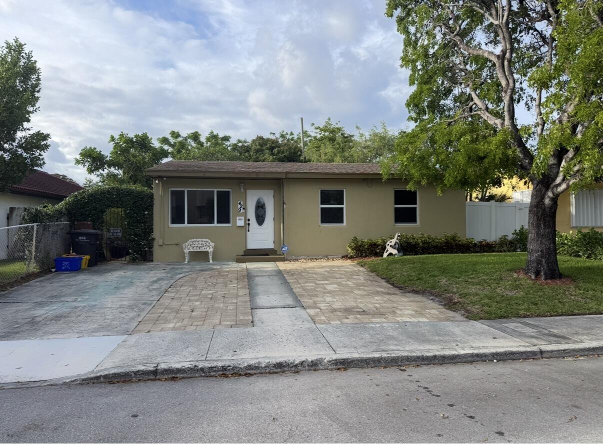 429 Summa Street Property Photo 1