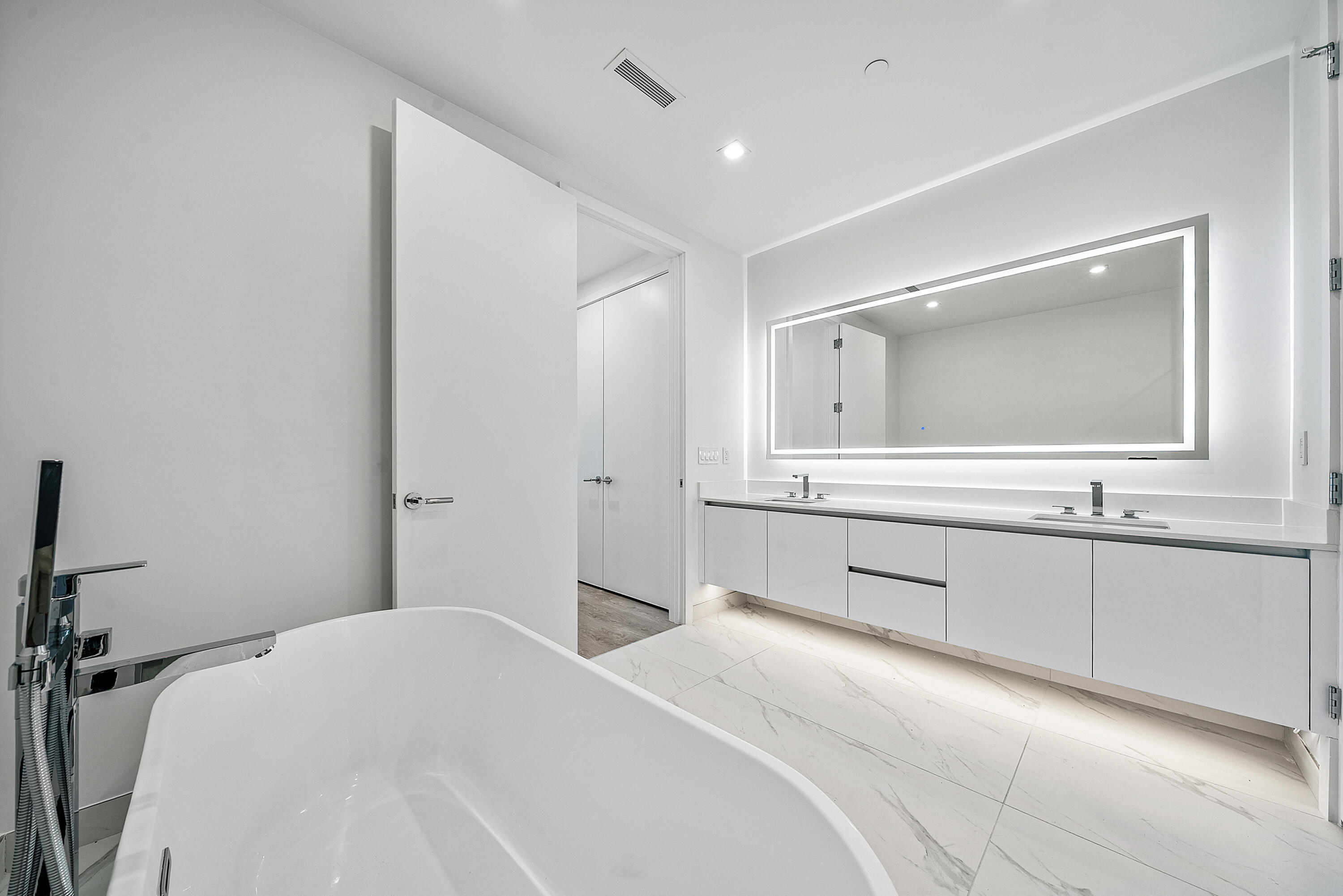 220 Lake Shore Drive 1508 Property Photo 18