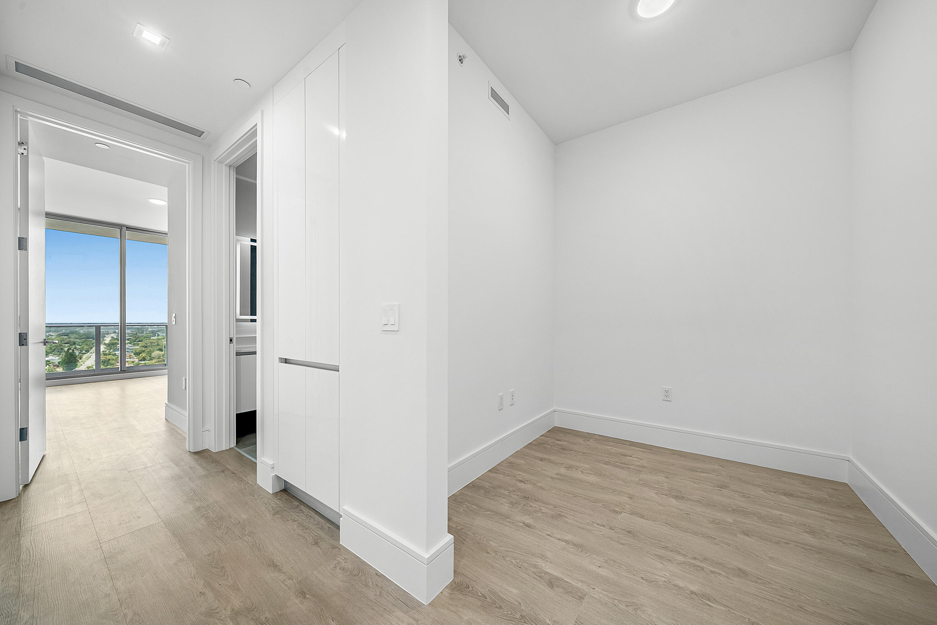220 Lake Shore Drive 1508 Property Photo 20