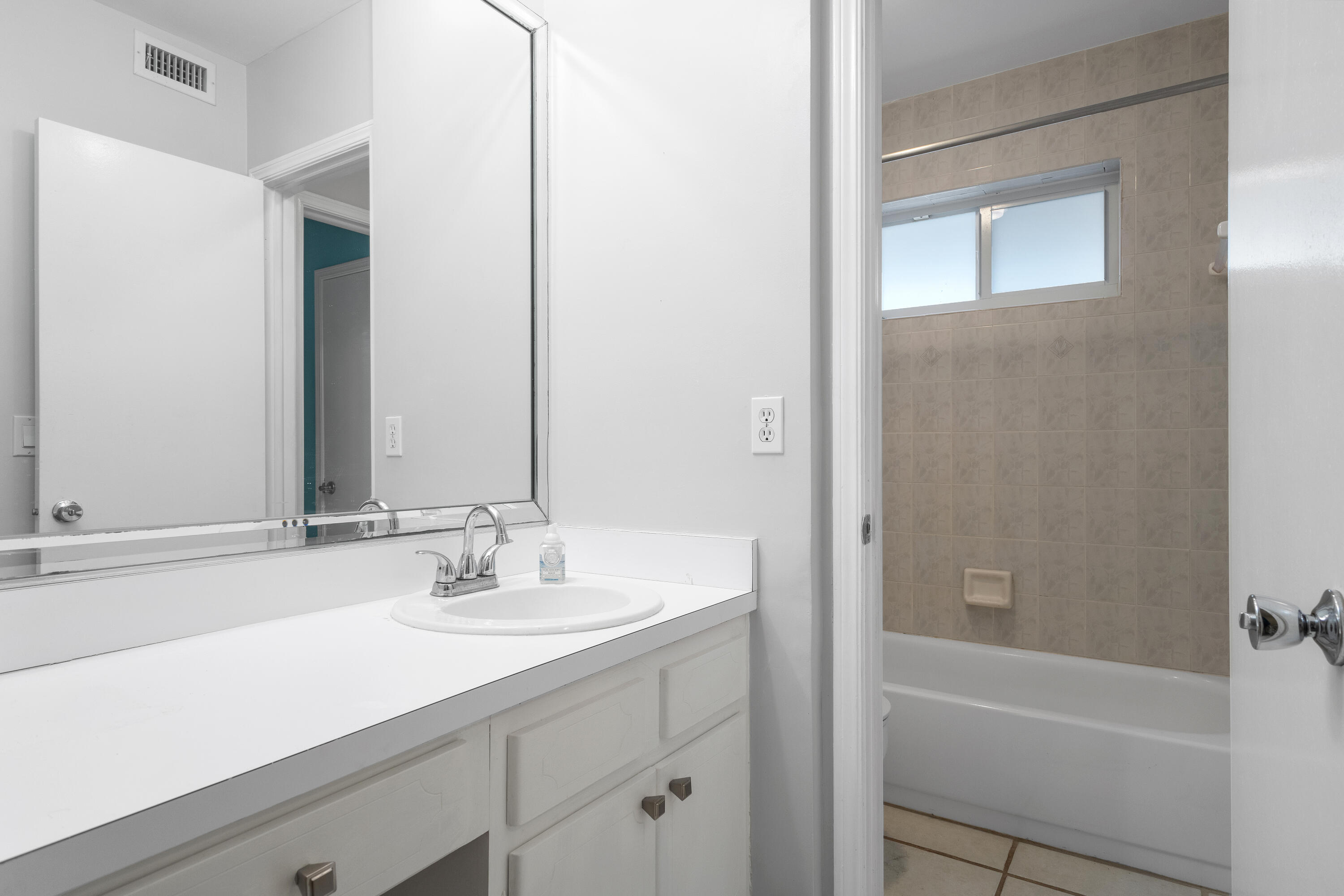 3851 N Ocean Boulevard Unit 404 Property Photo 8