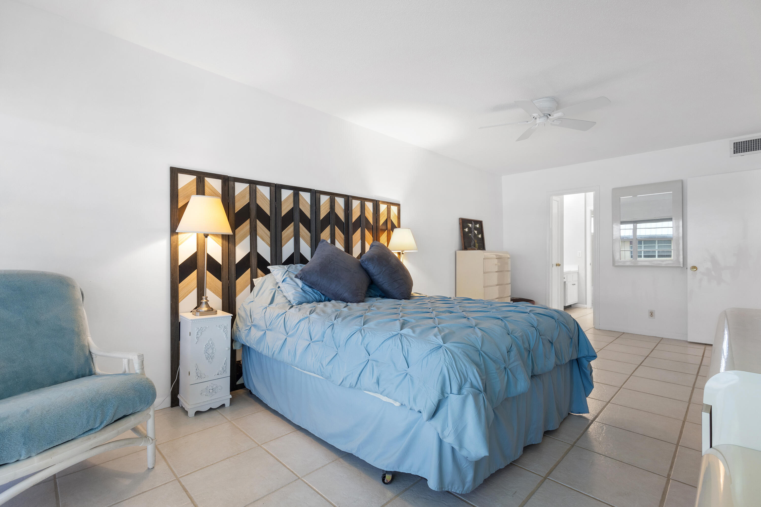 3851 N Ocean Boulevard Unit 404 Property Photo 11