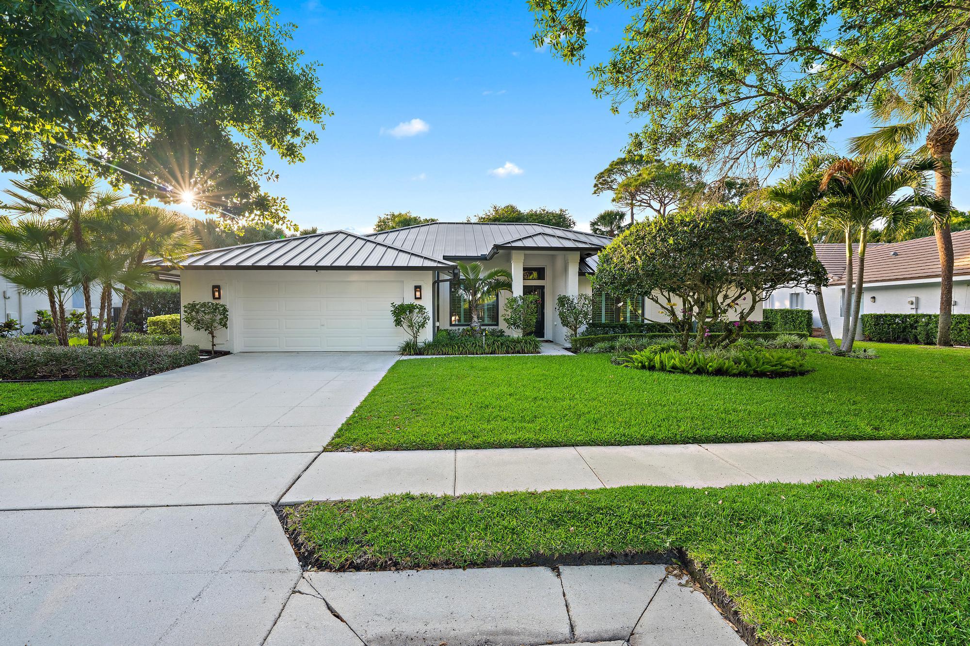 6685 Winding Lake Drive Property Photo 3