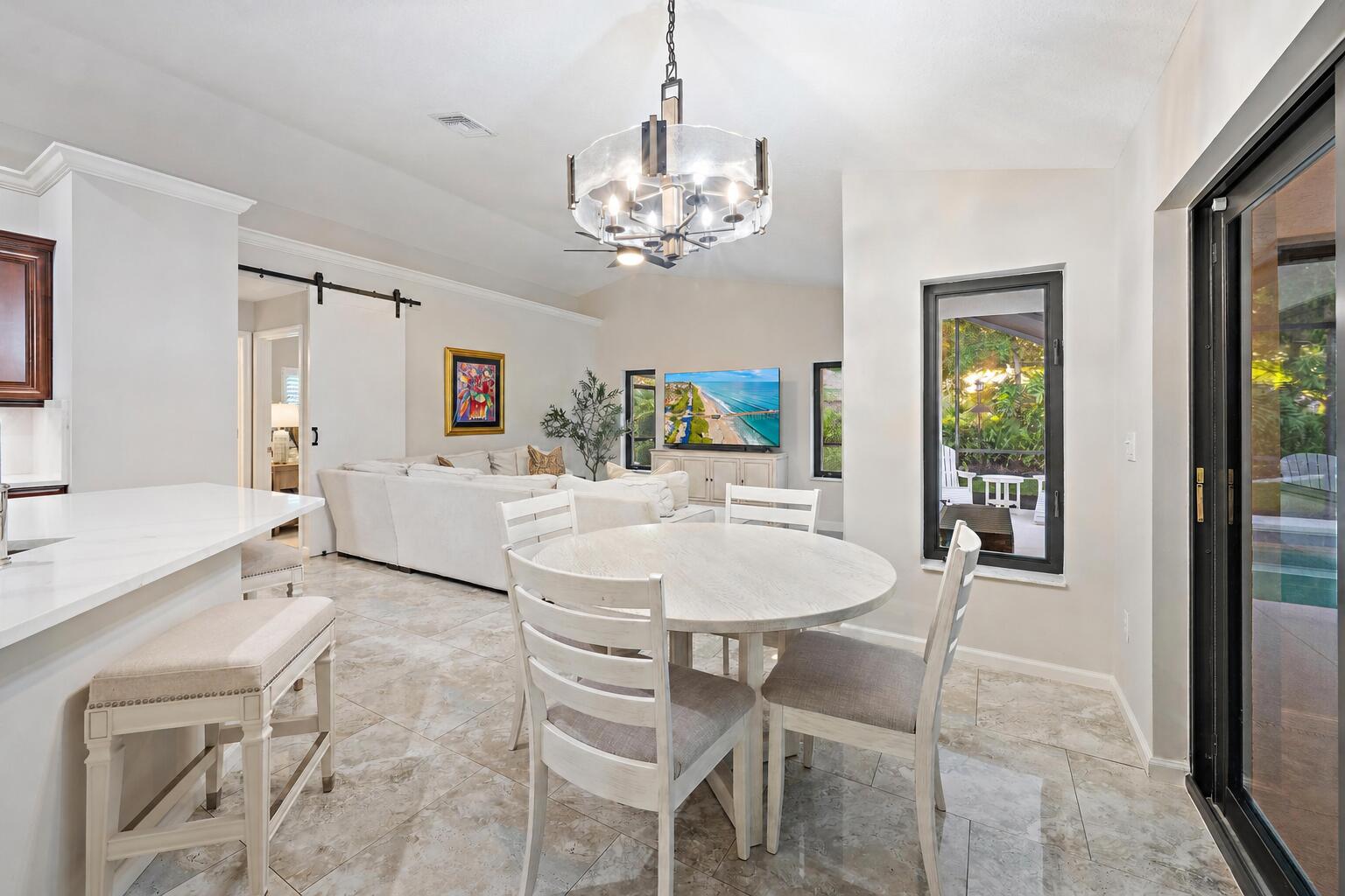 6685 Winding Lake Drive Property Photo 11