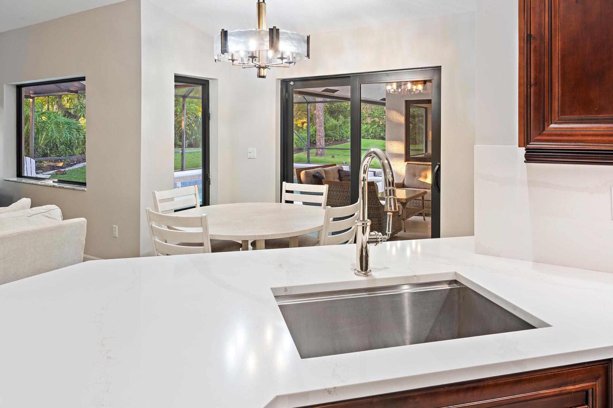 6685 Winding Lake Drive Property Photo 12