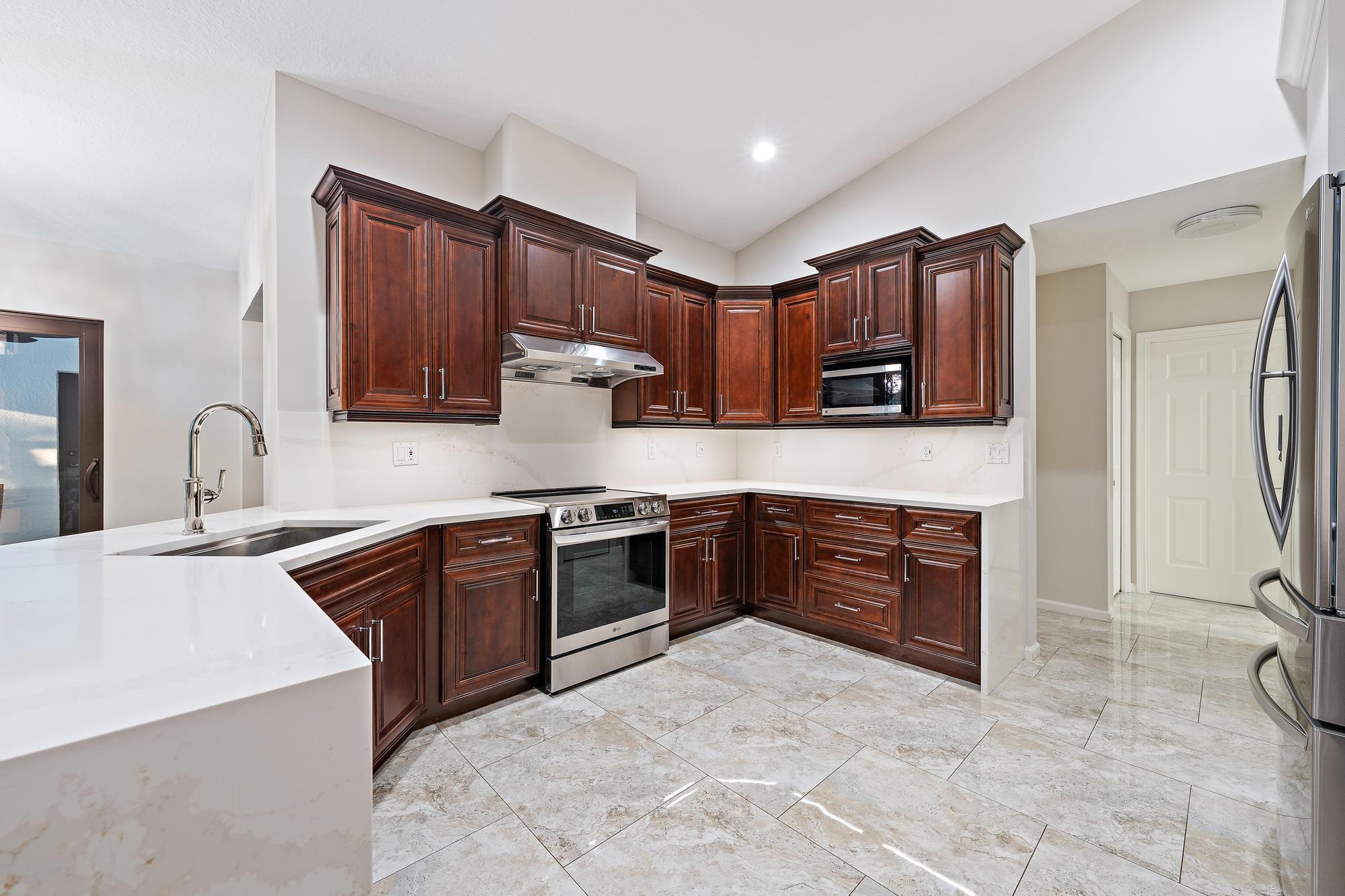 6685 Winding Lake Drive Property Photo 13