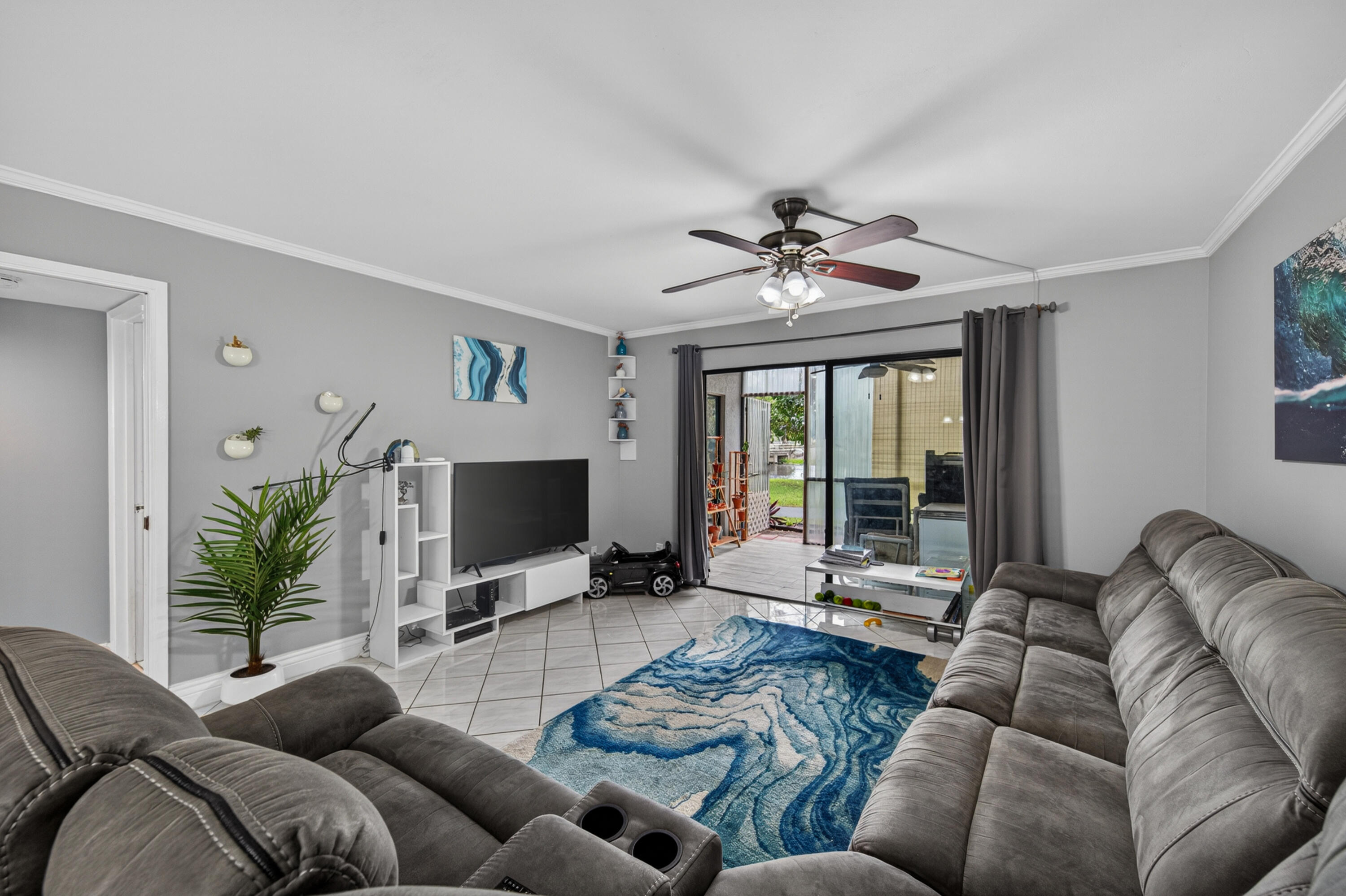 2200 S Cypress Bend Drive 101 Property Photo 1