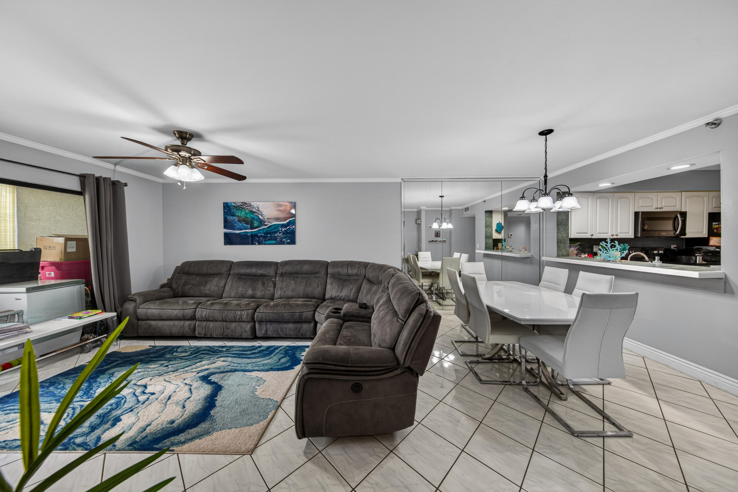 2200 S Cypress Bend Drive 101 Property Photo 15