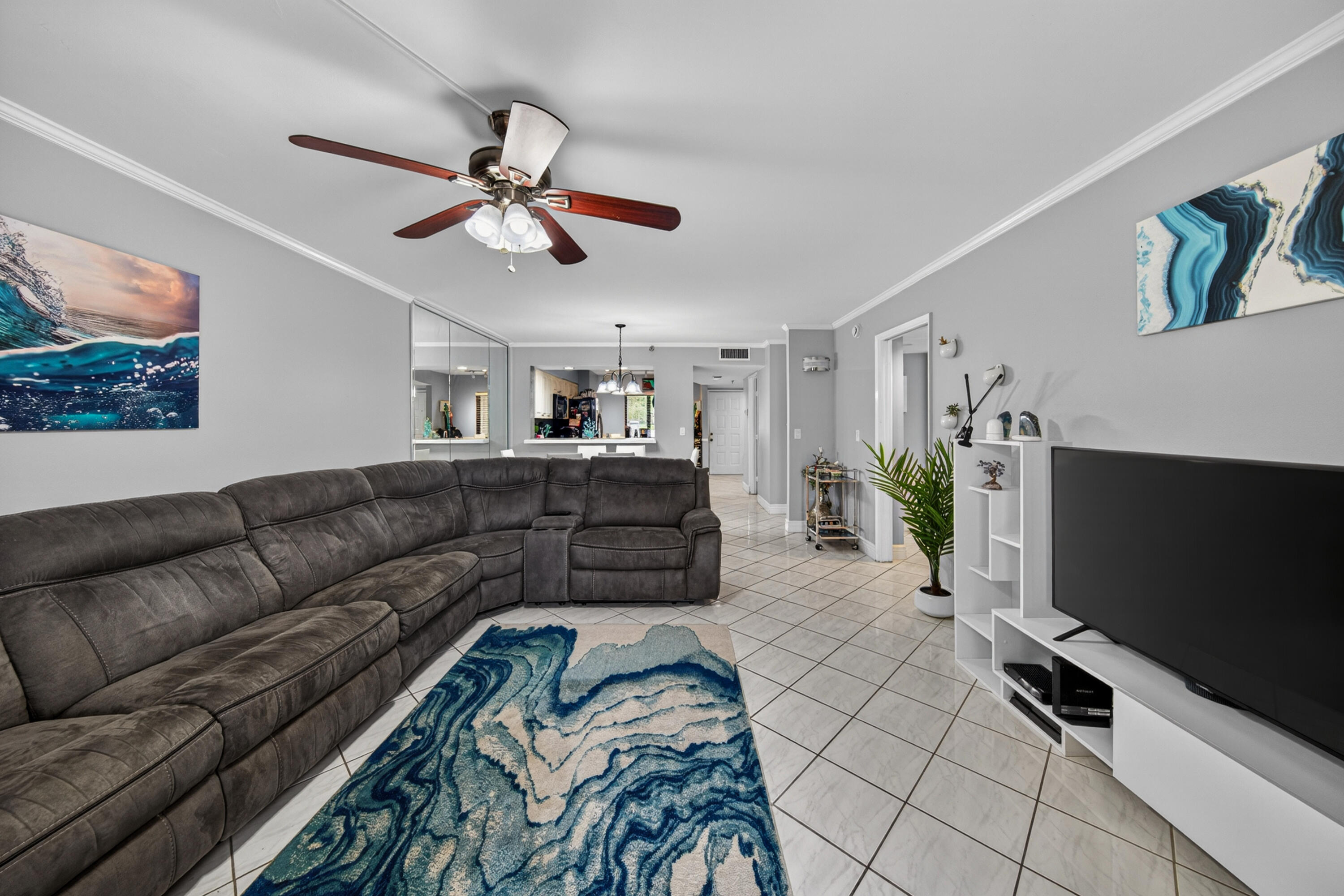 2200 S Cypress Bend Drive 101 Property Photo 16