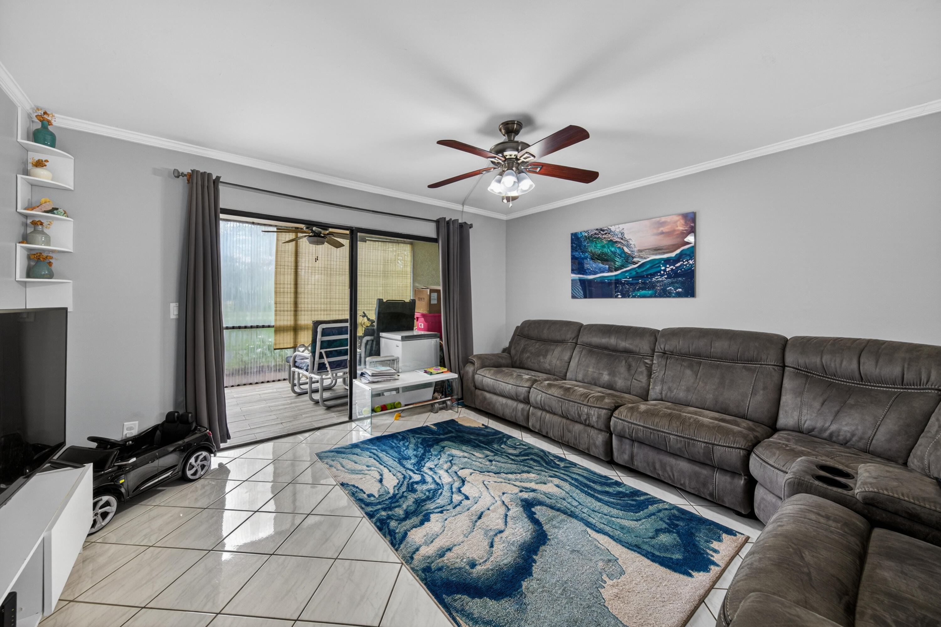 2200 S Cypress Bend Drive 101 Property Photo 17