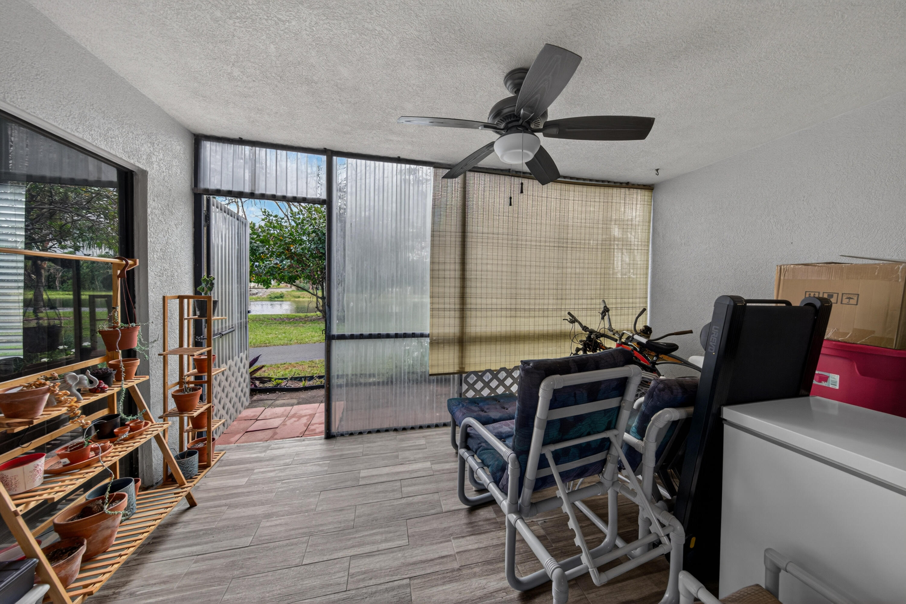 2200 S Cypress Bend Drive 101 Property Photo 18