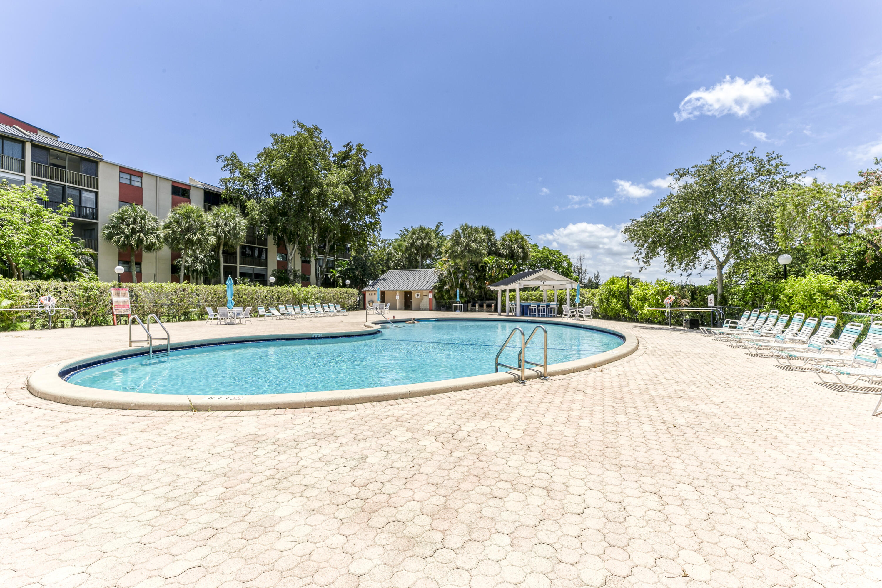2200 S Cypress Bend Drive 101 Property Photo 41
