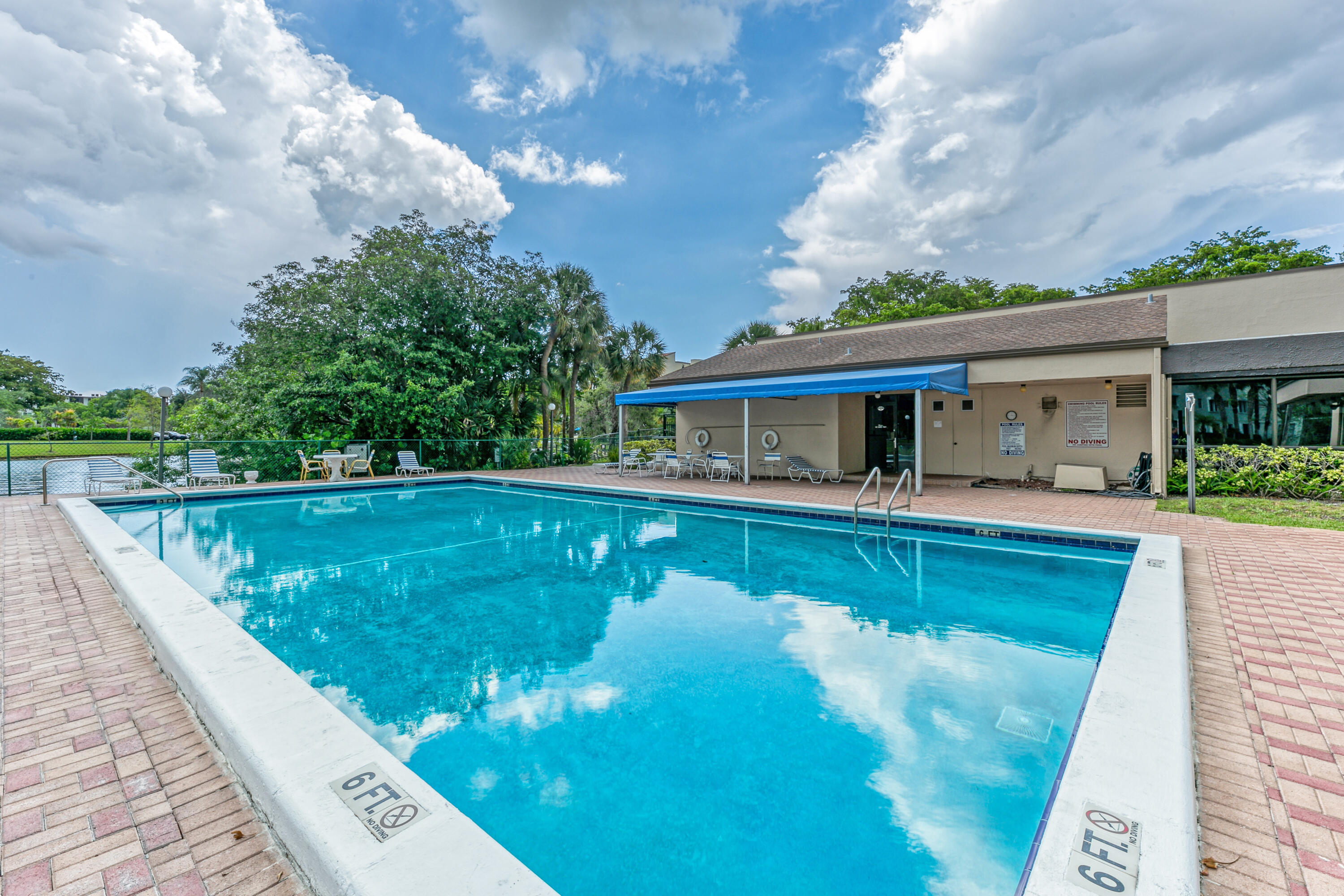 2200 S Cypress Bend Drive 101 Property Photo 45