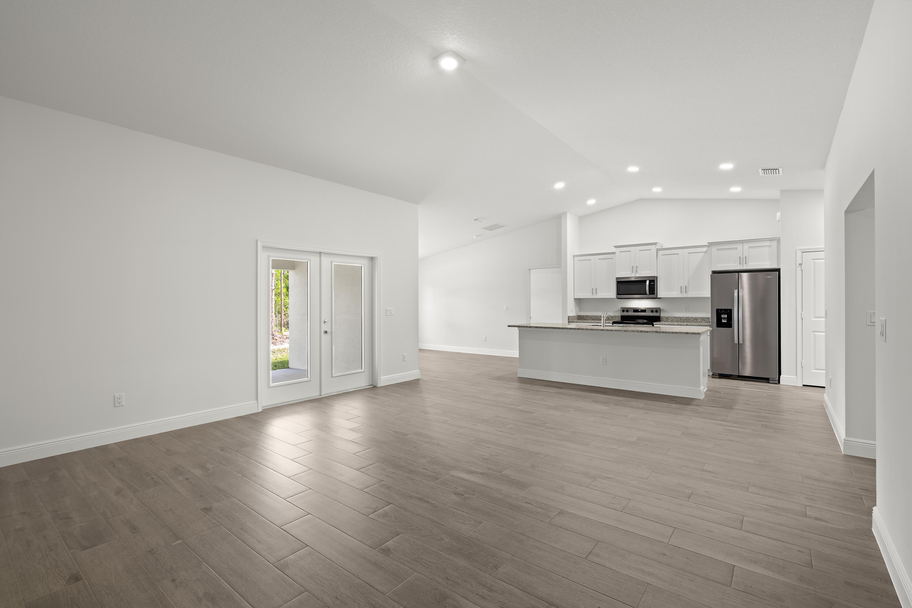 16227 69th Street N Property Photo 4